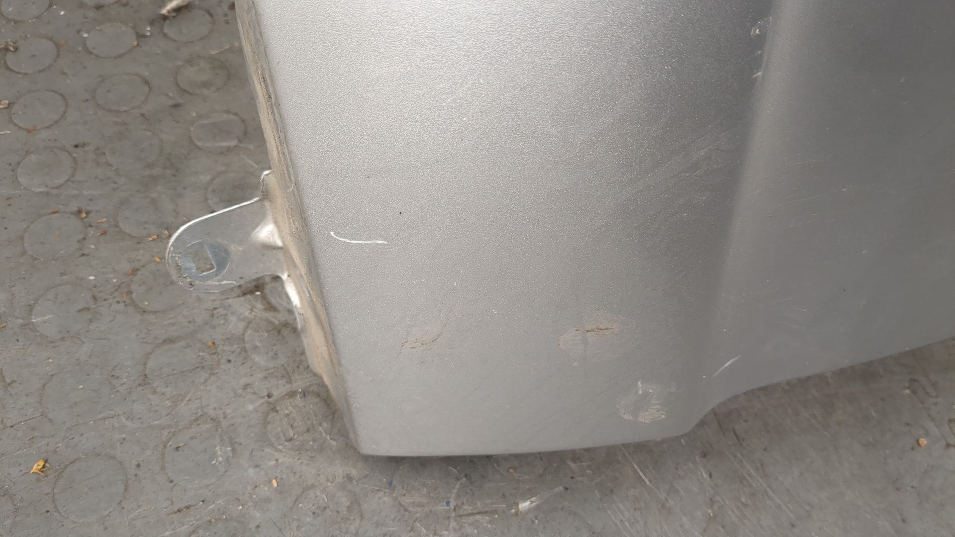 Крыло переднее правое