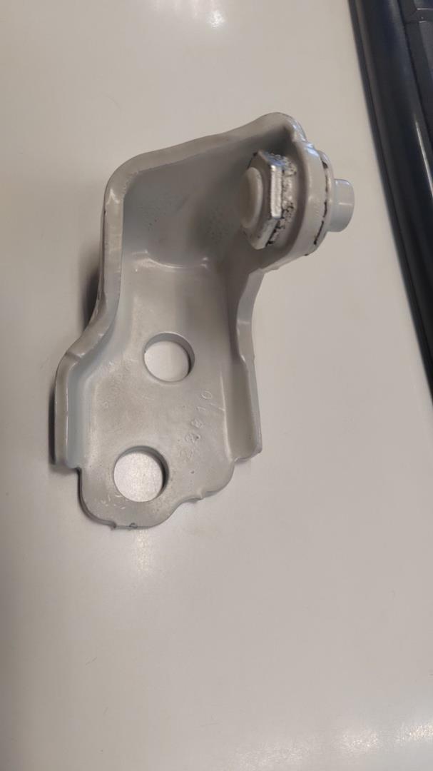 Петля двери