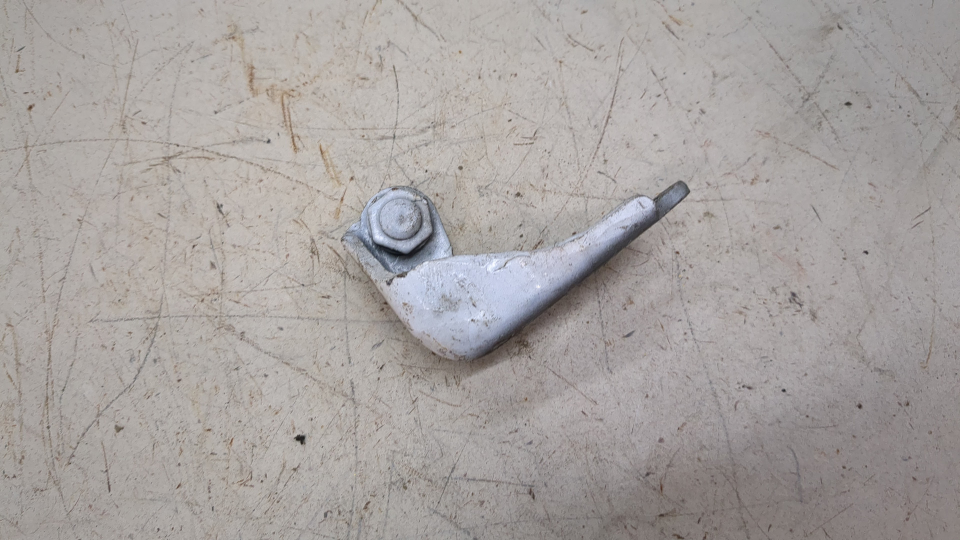 Петля двери