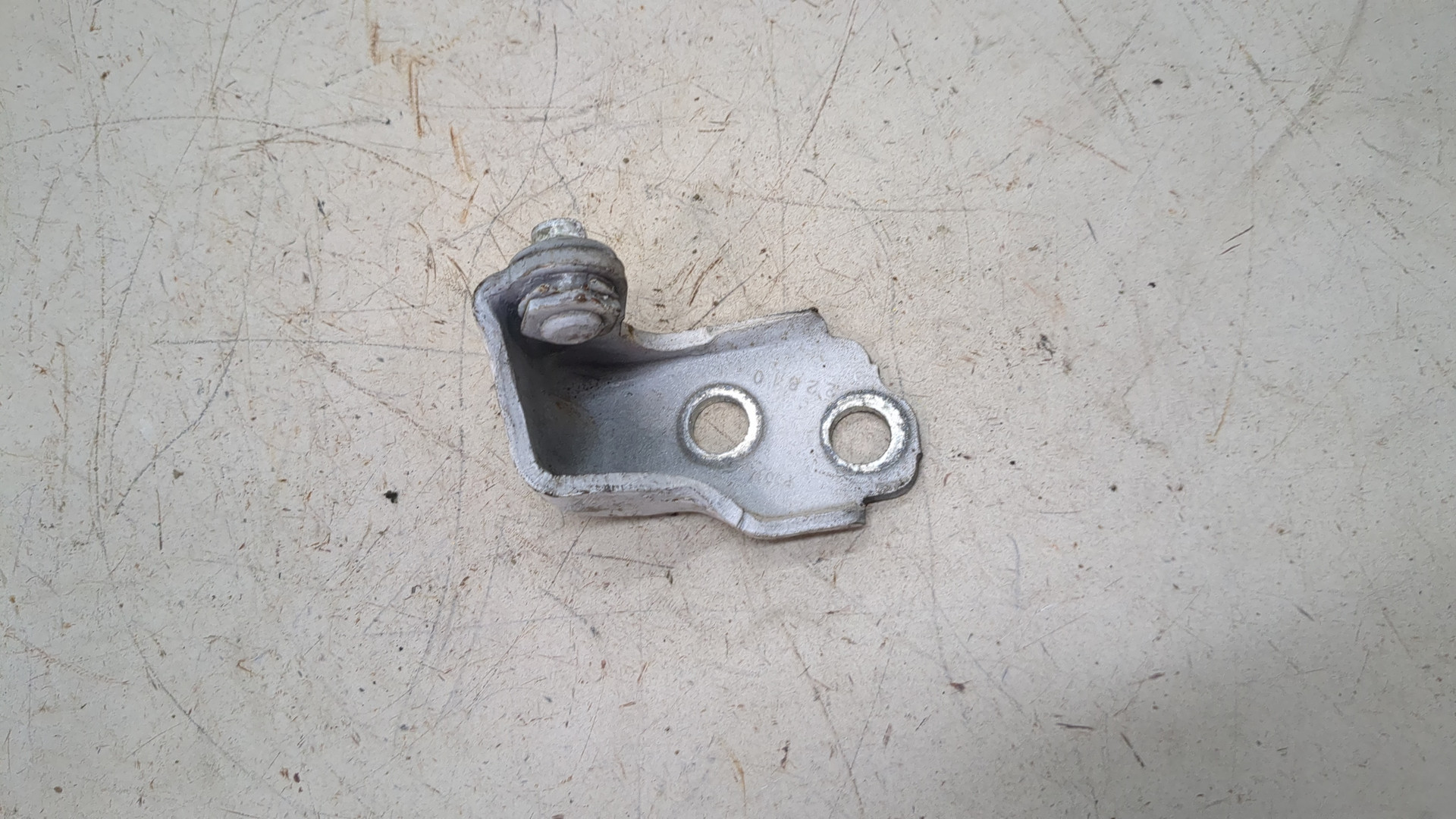 Петля двери