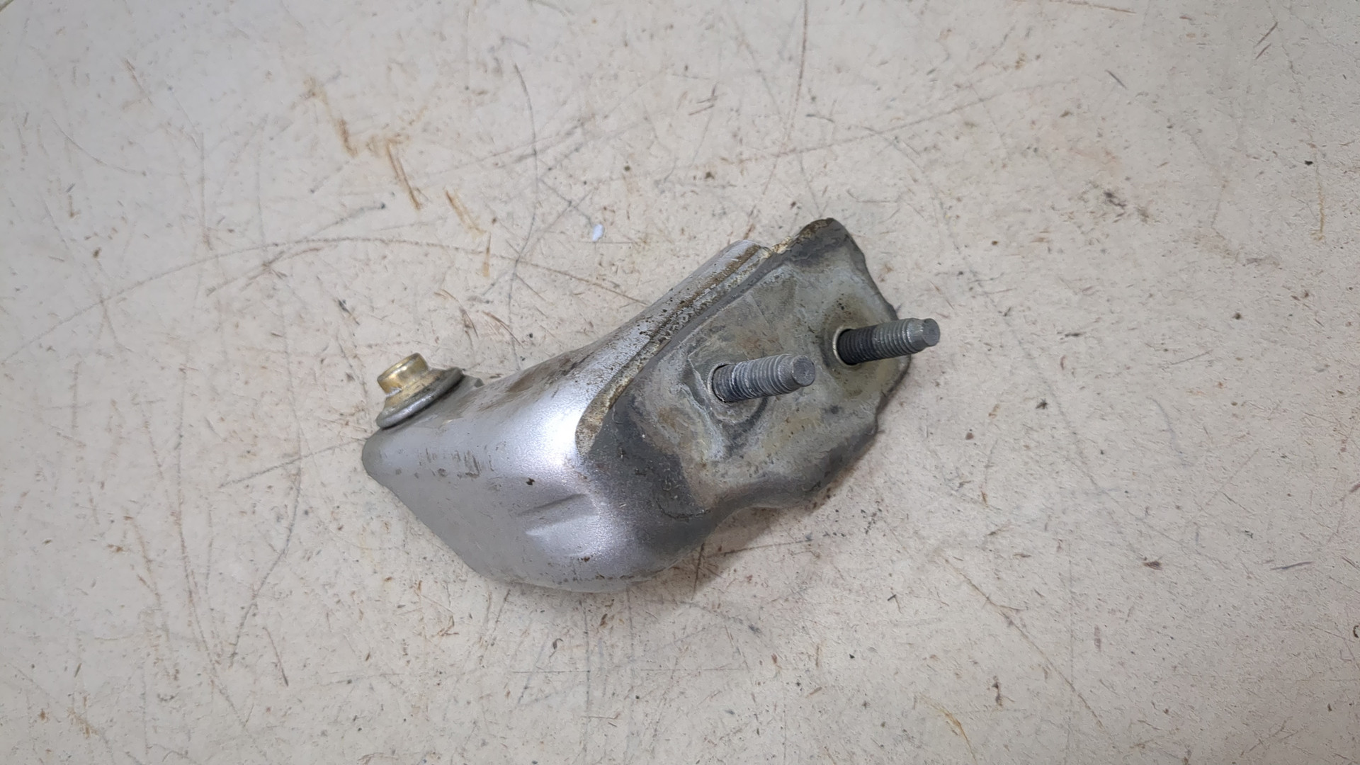 Петля двери