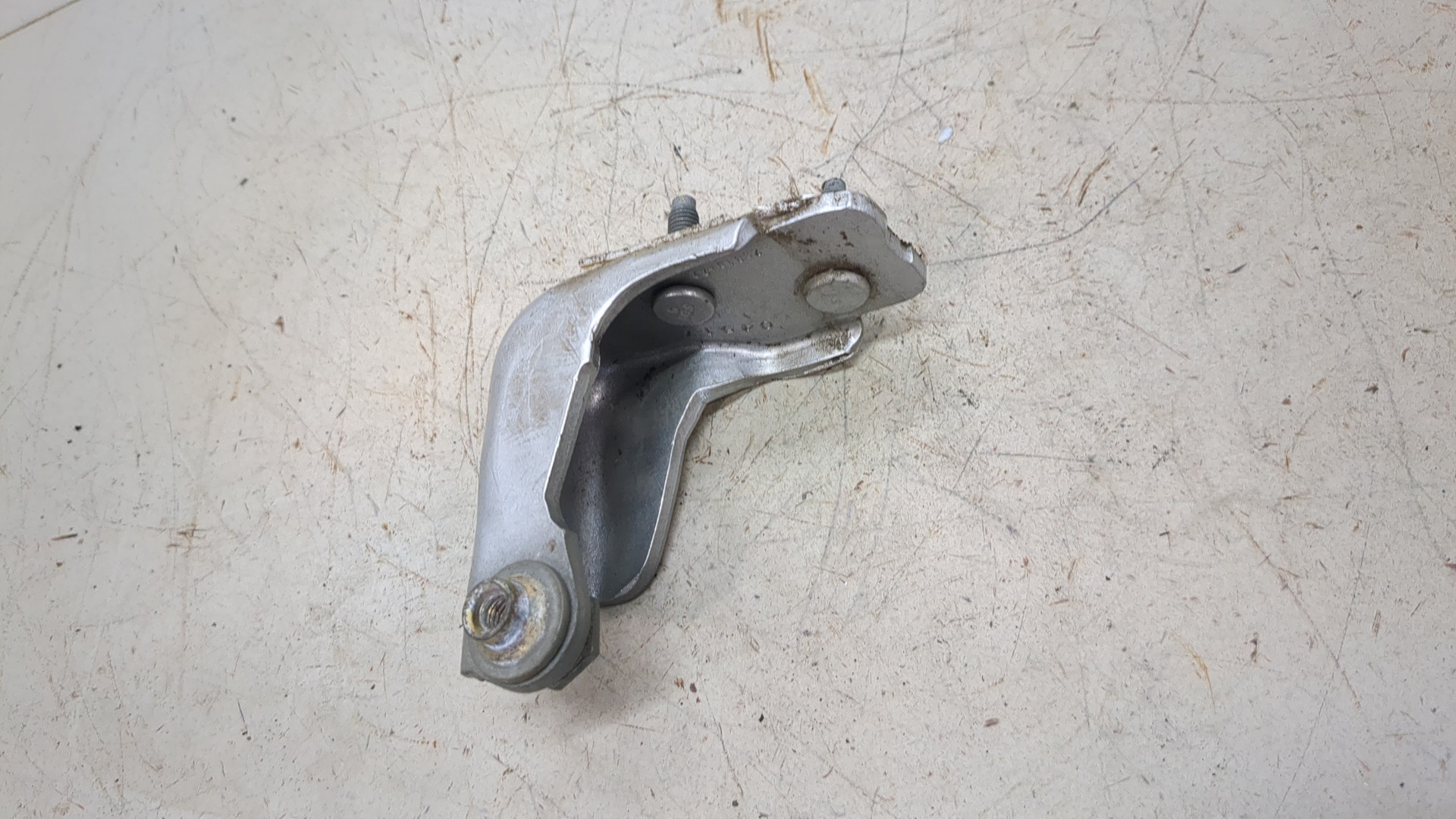 Петля двери