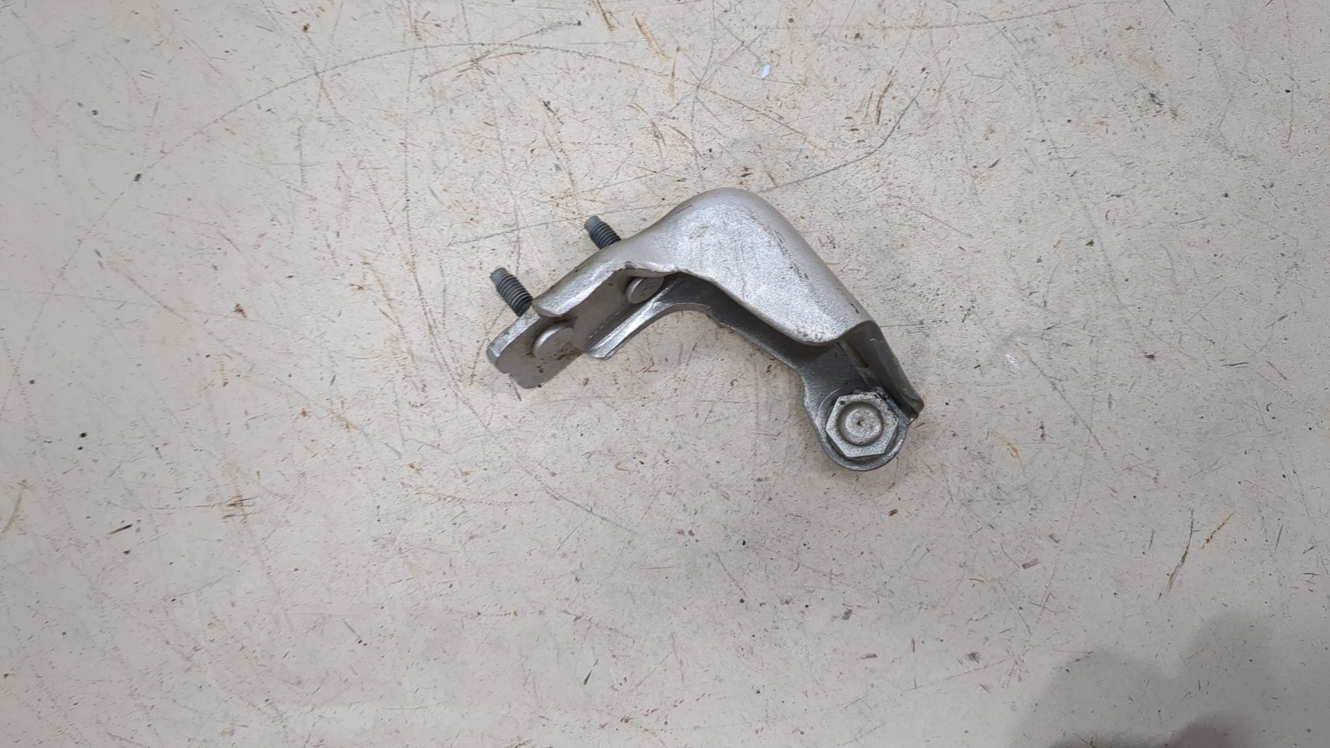 Петля двери