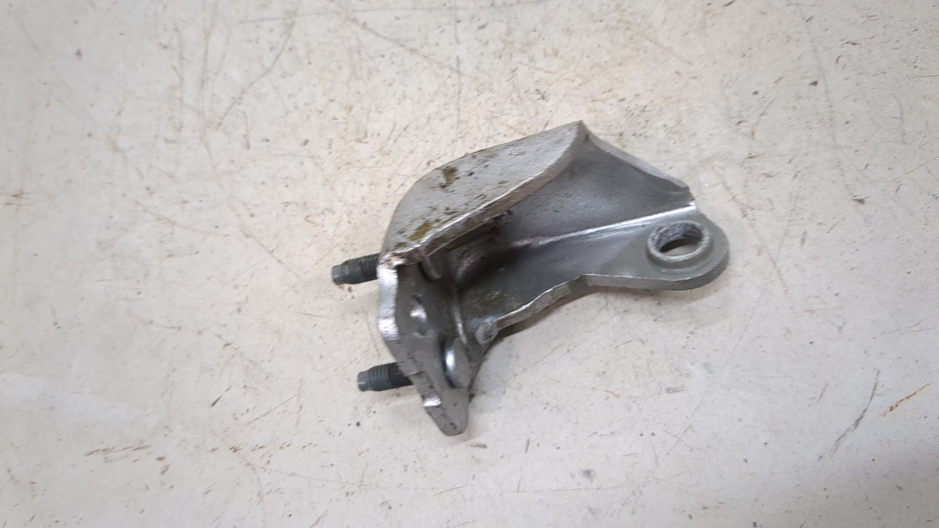 Петля двери