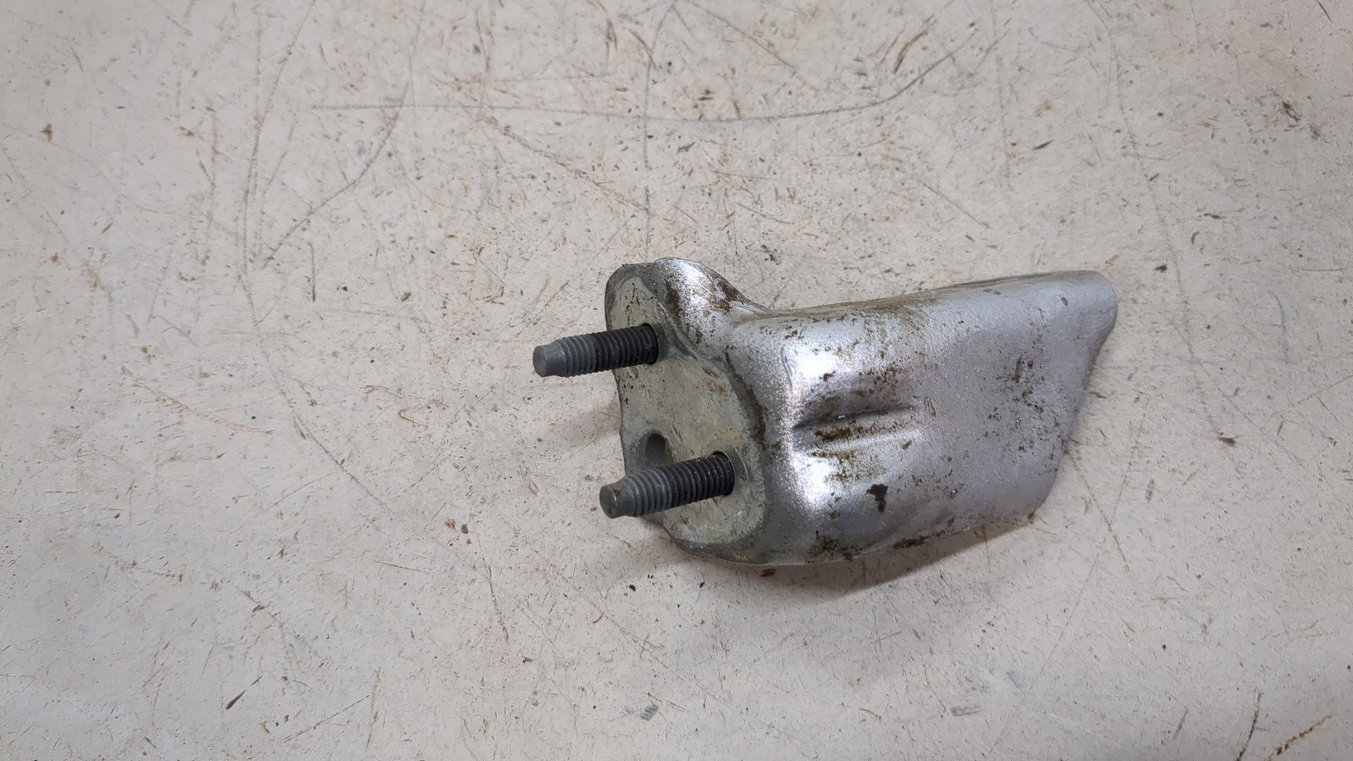 Петля двери