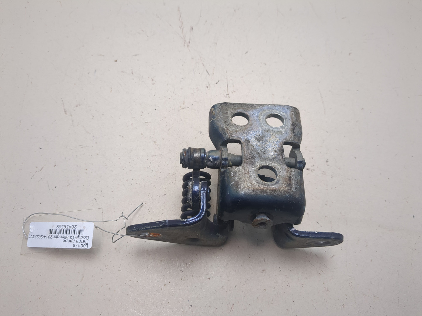 Петля двери