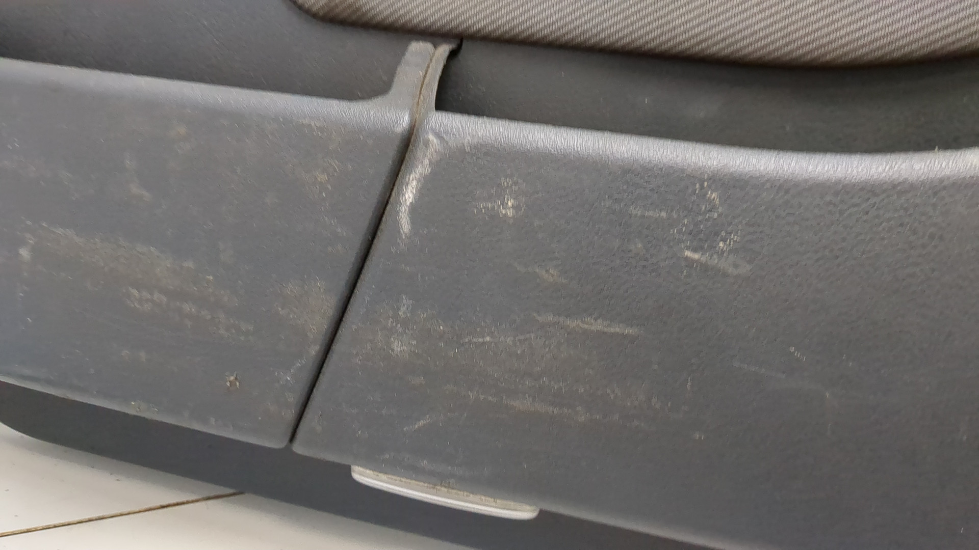 Обшивка двери передней правой