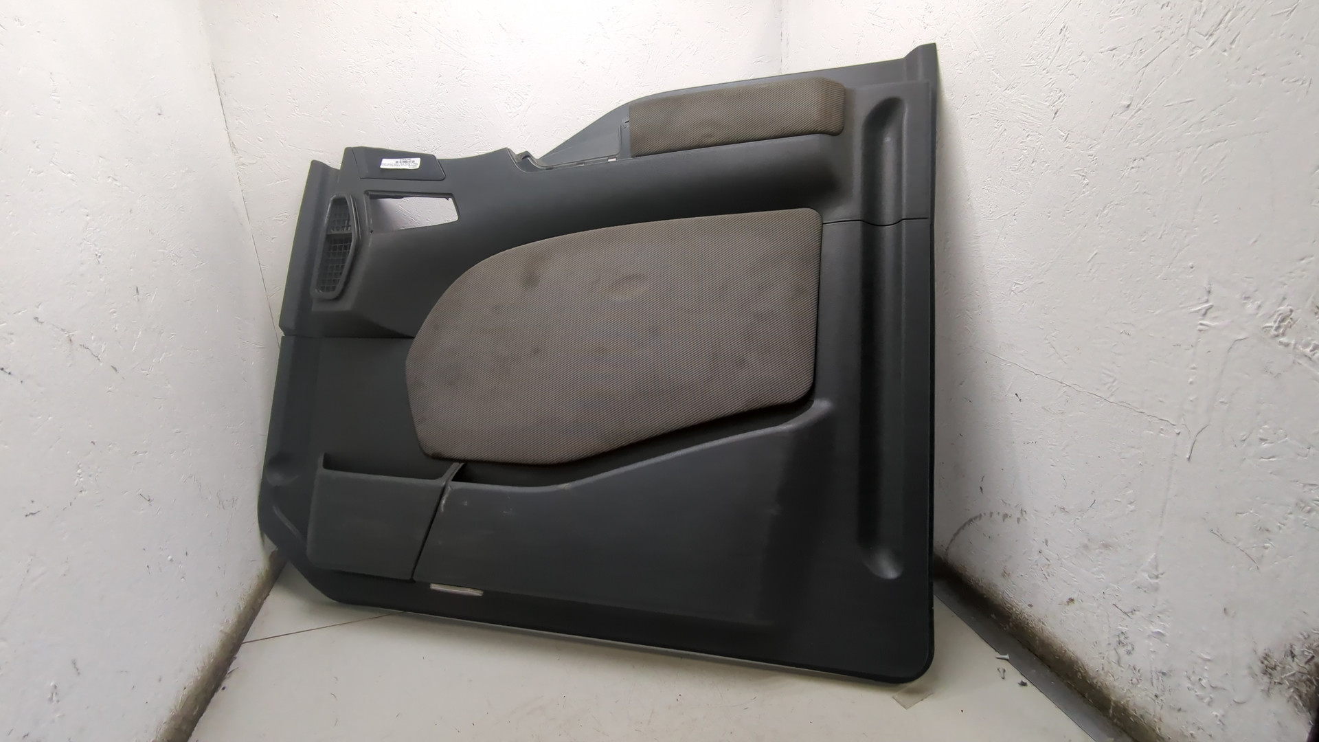 Обшивка двери передней правой