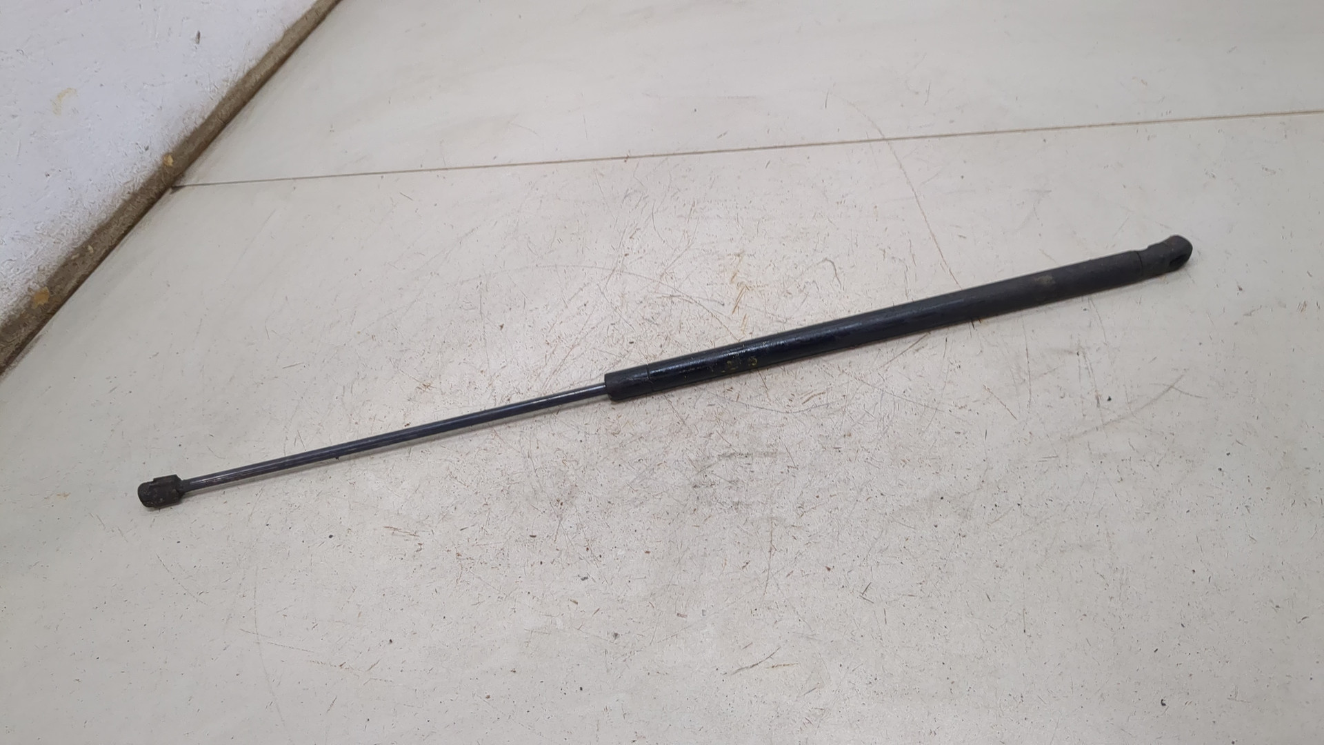 Амортизатор капота