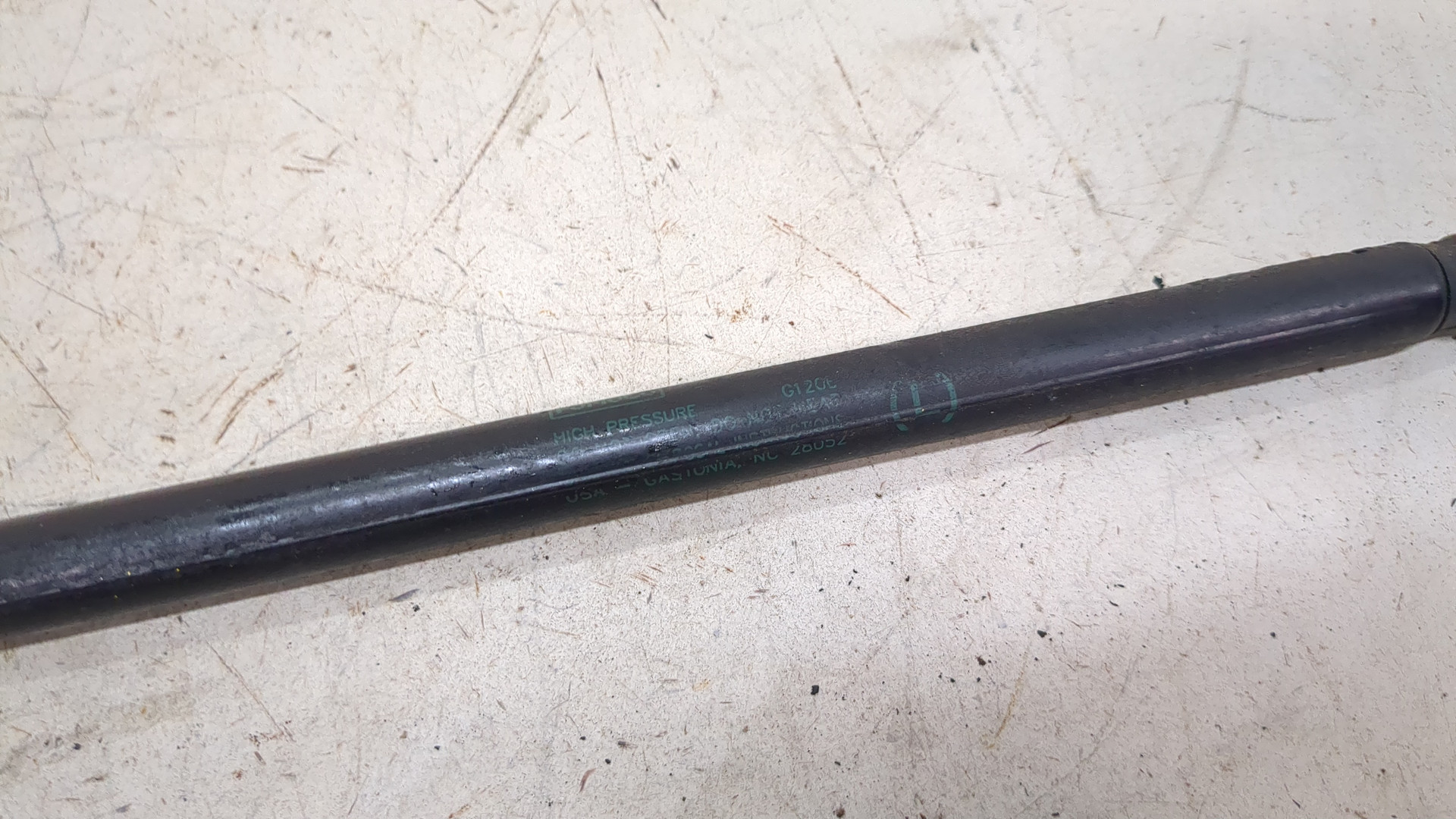 Амортизатор капота