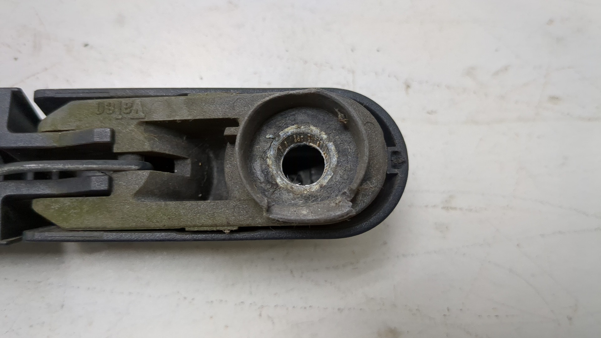 Поводок стеклоочистителя заднего