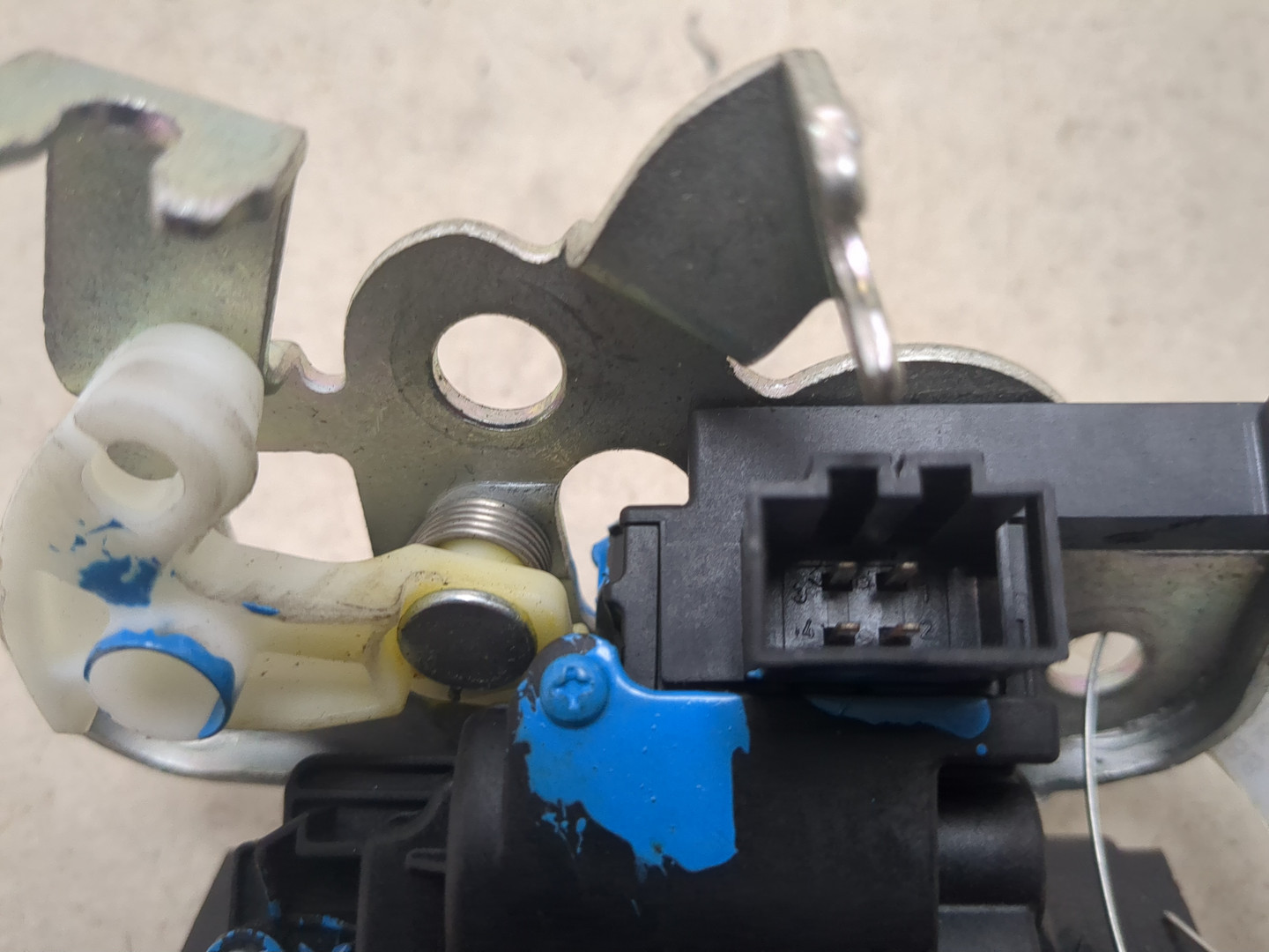 Замок багажника