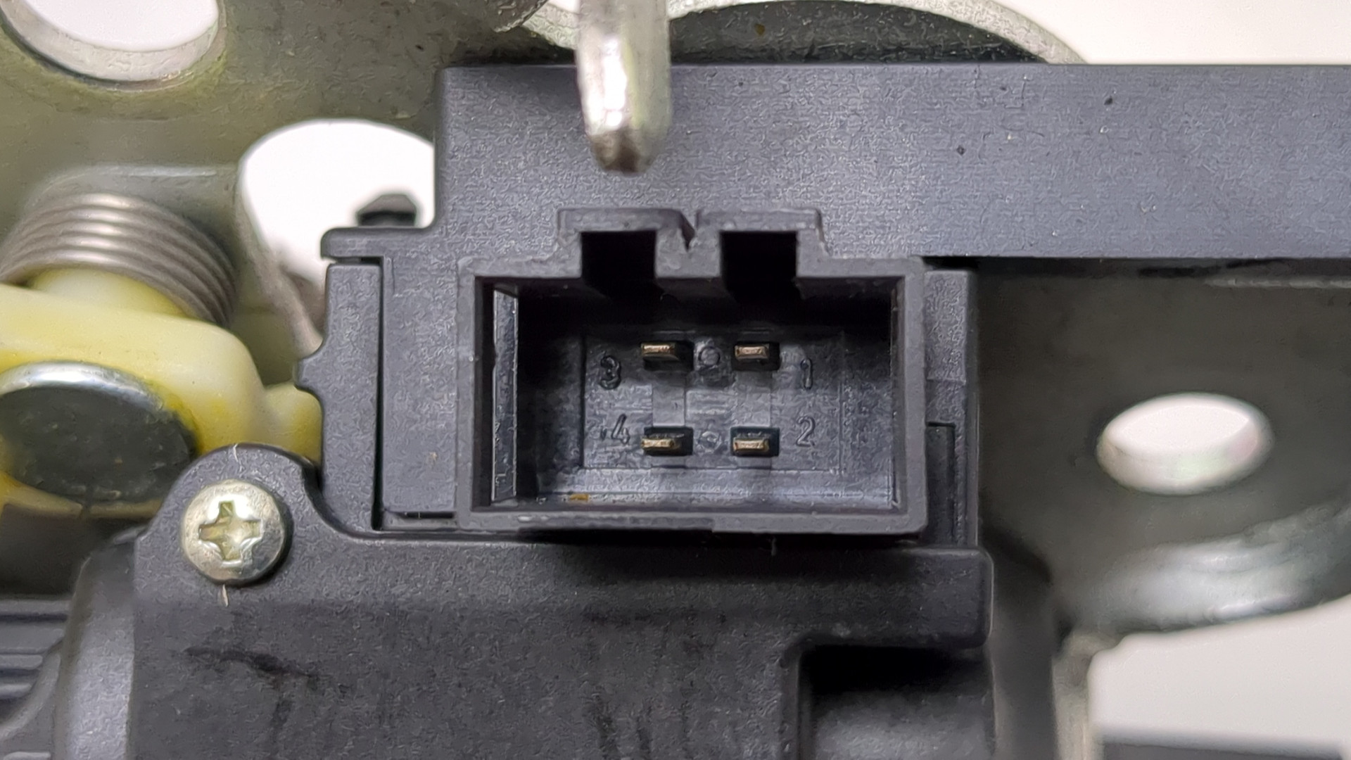 Замок багажника