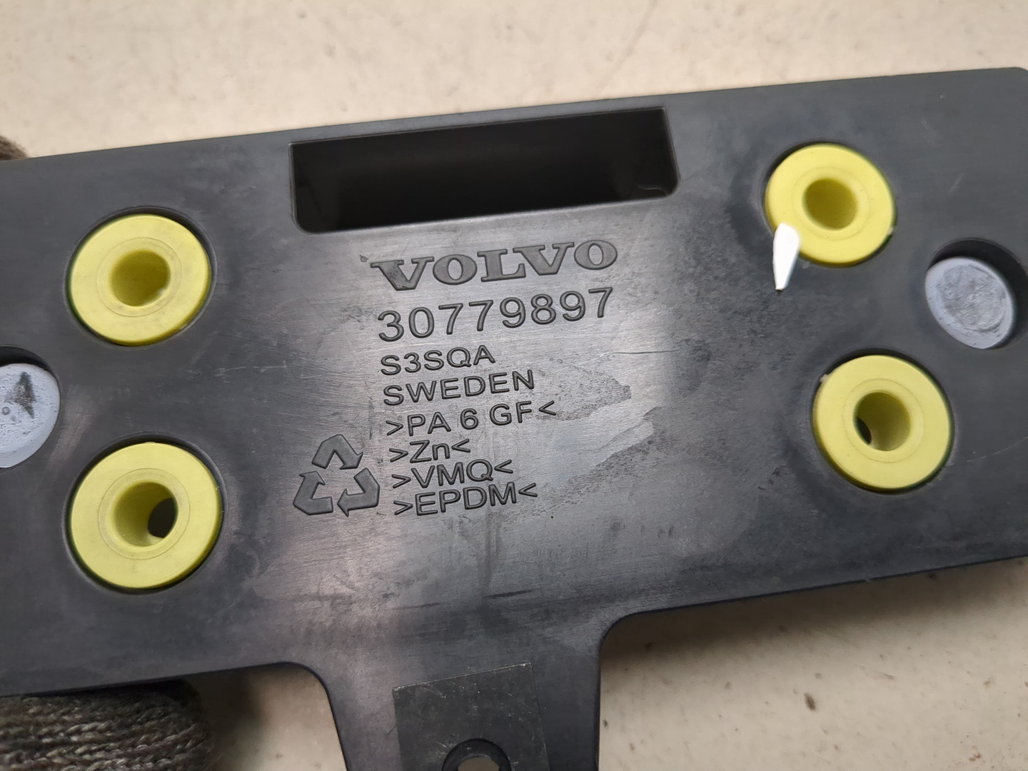 Кронштейн крышки багажника