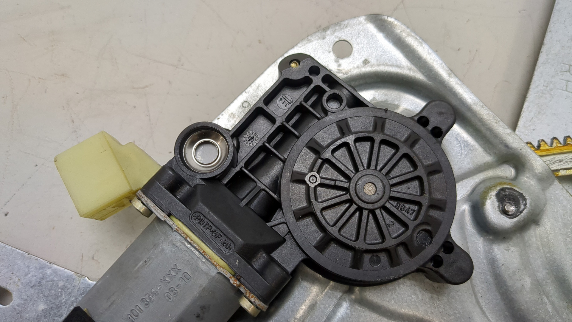 Стеклоподъемник электр. передний правый