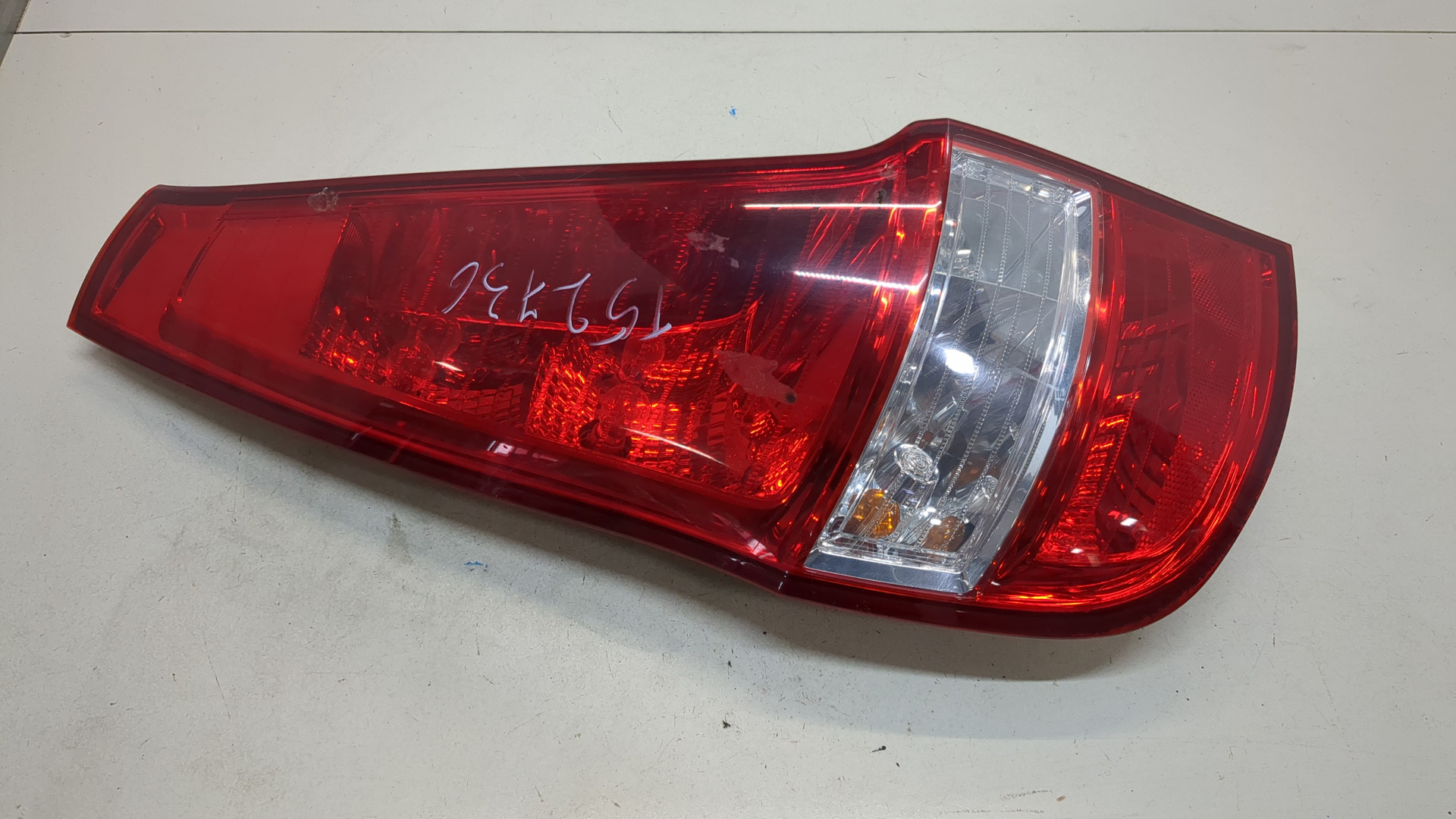 Фонарь задний левый