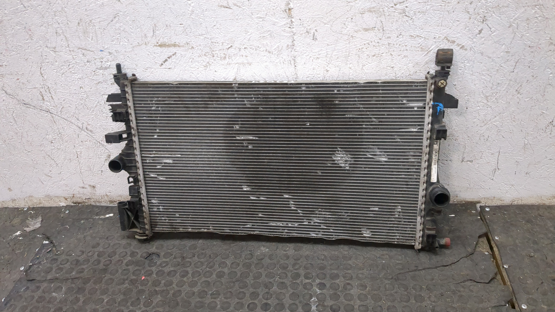 Радиатор охлаждения двигателя основной