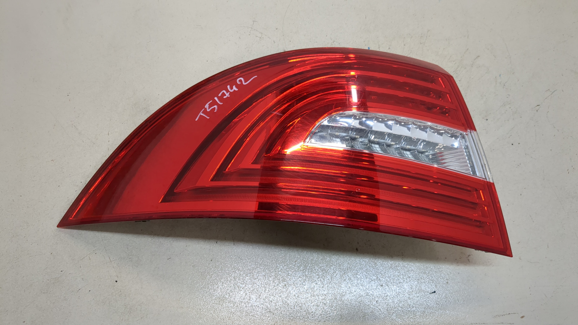 Фонарь задний левый