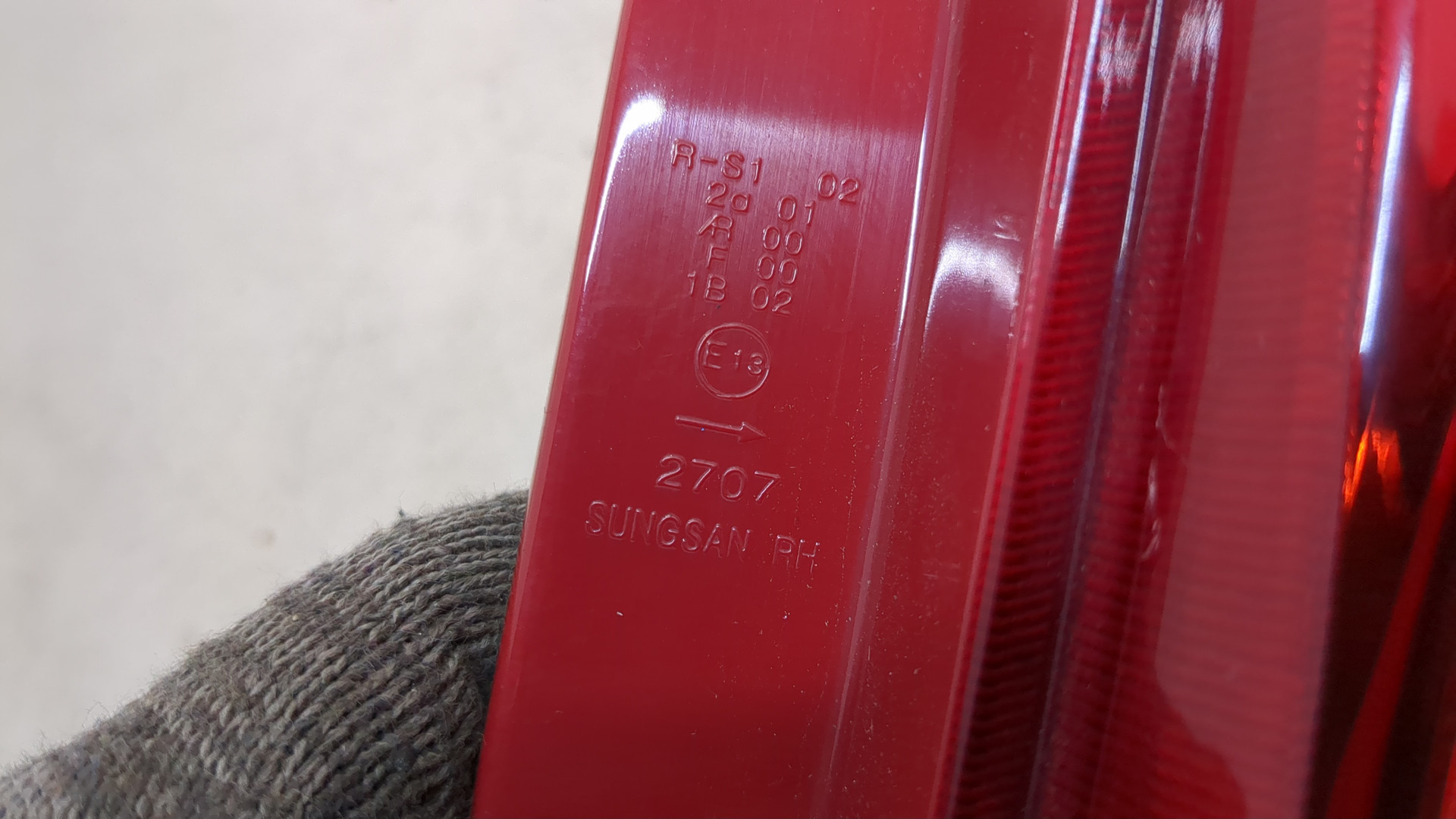 Фонарь задний правый