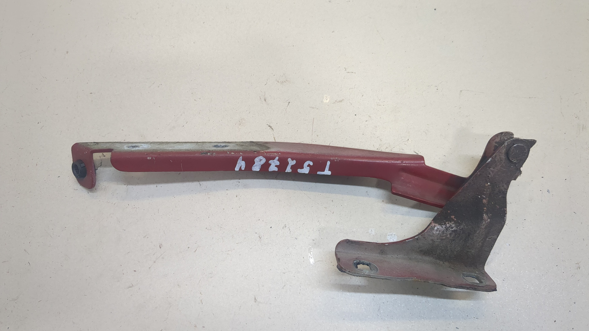 Петля капота левая