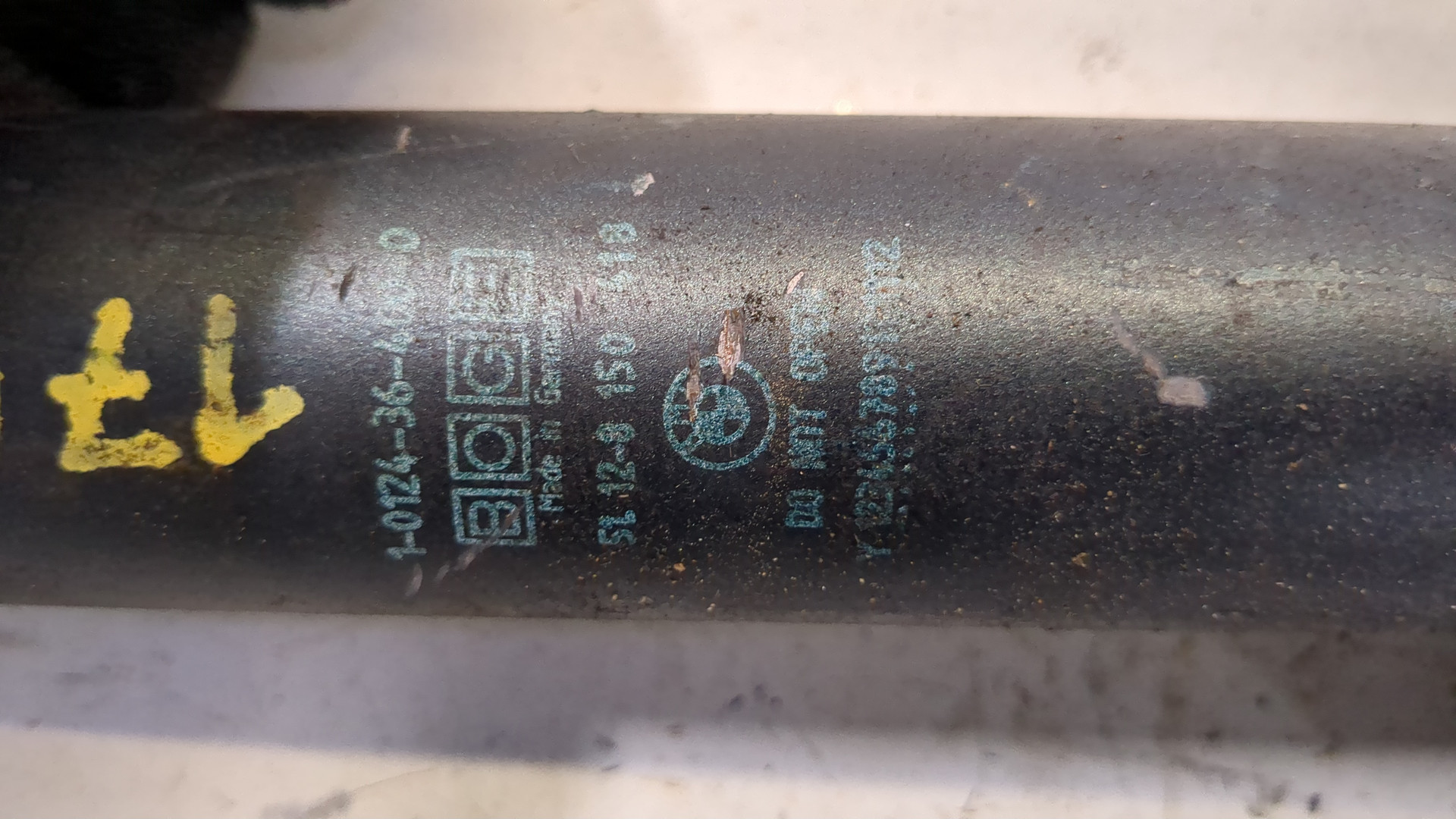 Кронштейн заднего бампера правый