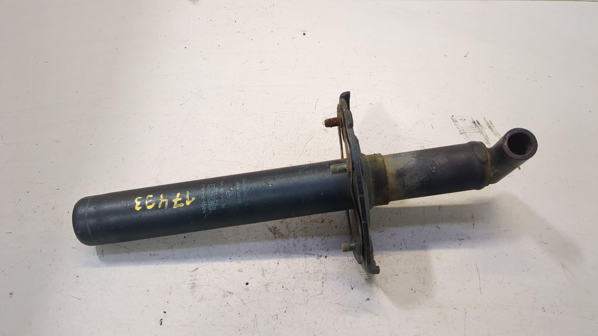 Кронштейн заднего бампера правый