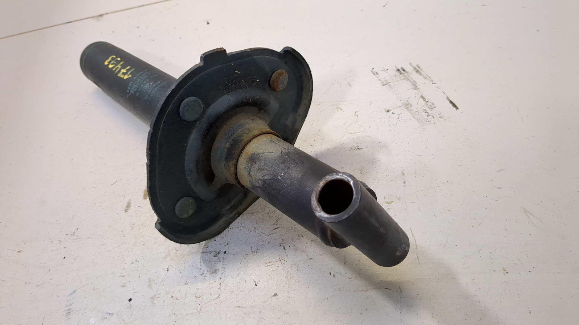 Кронштейн заднего бампера правый