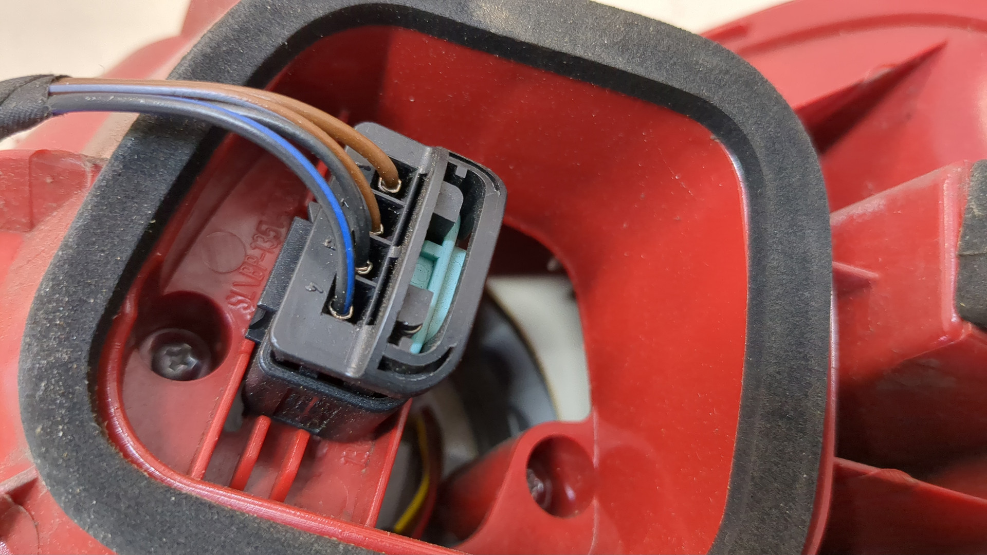 Фонарь задний левый