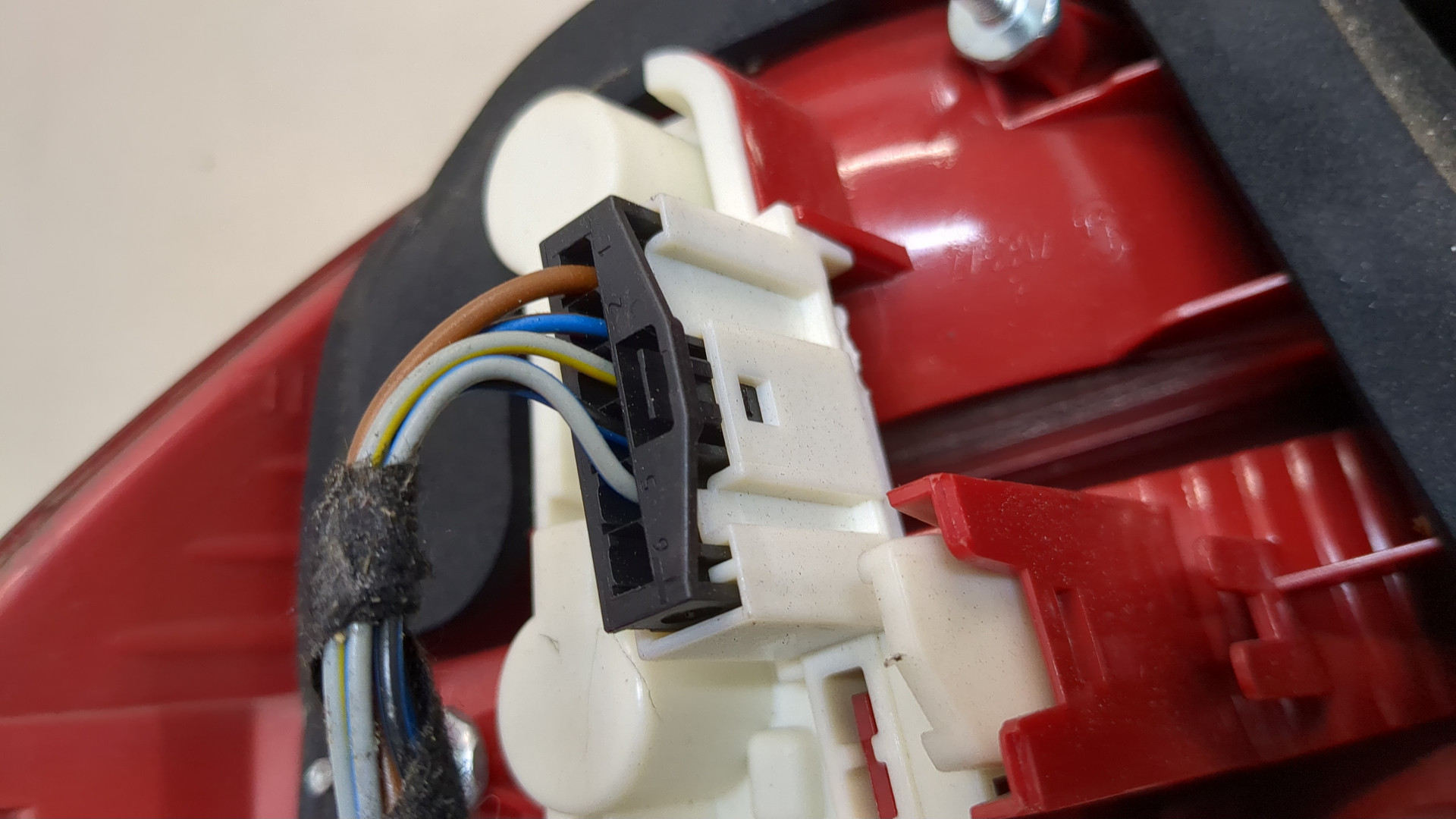 Фонарь задний правый