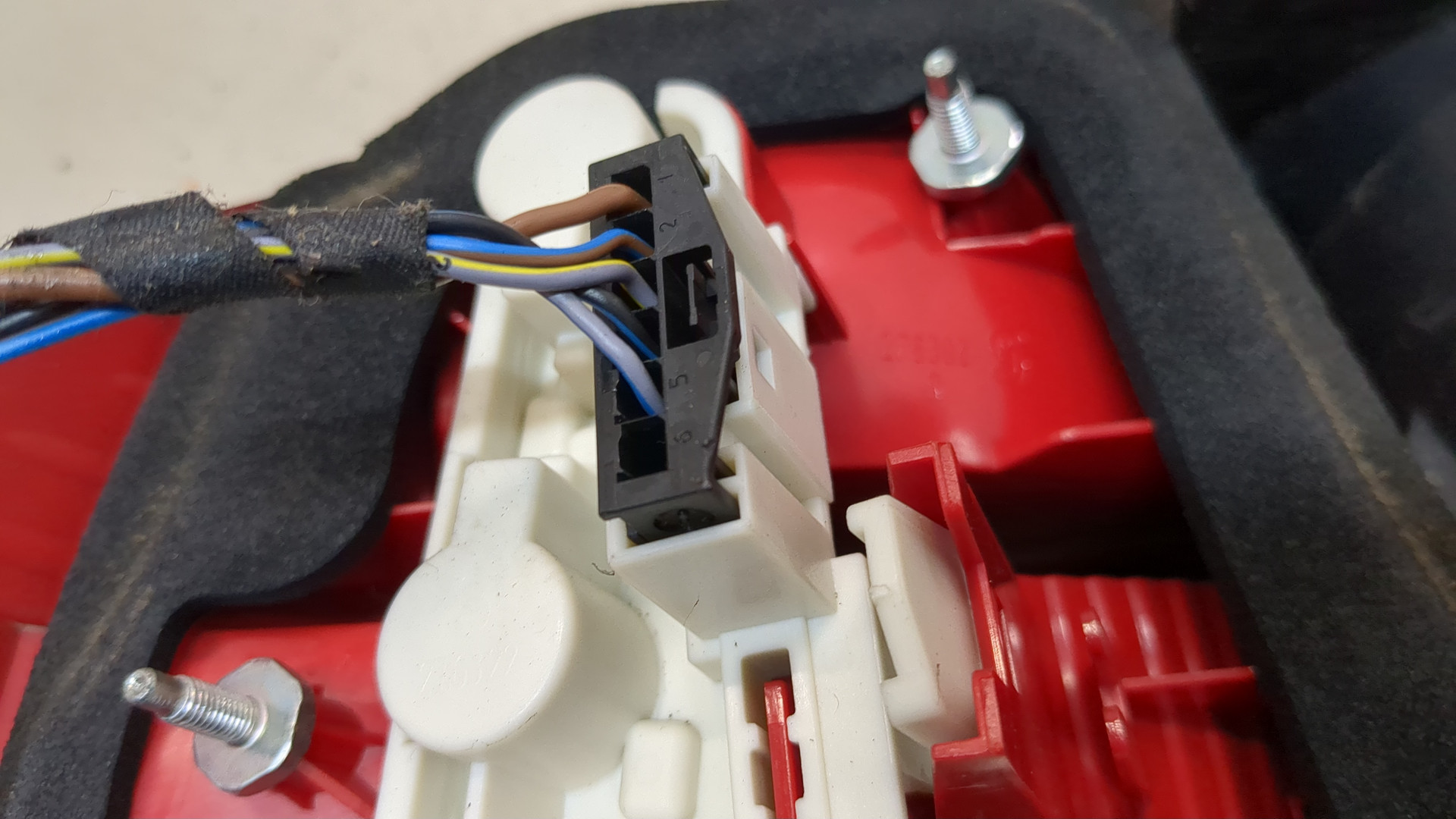 Фонарь задний правый