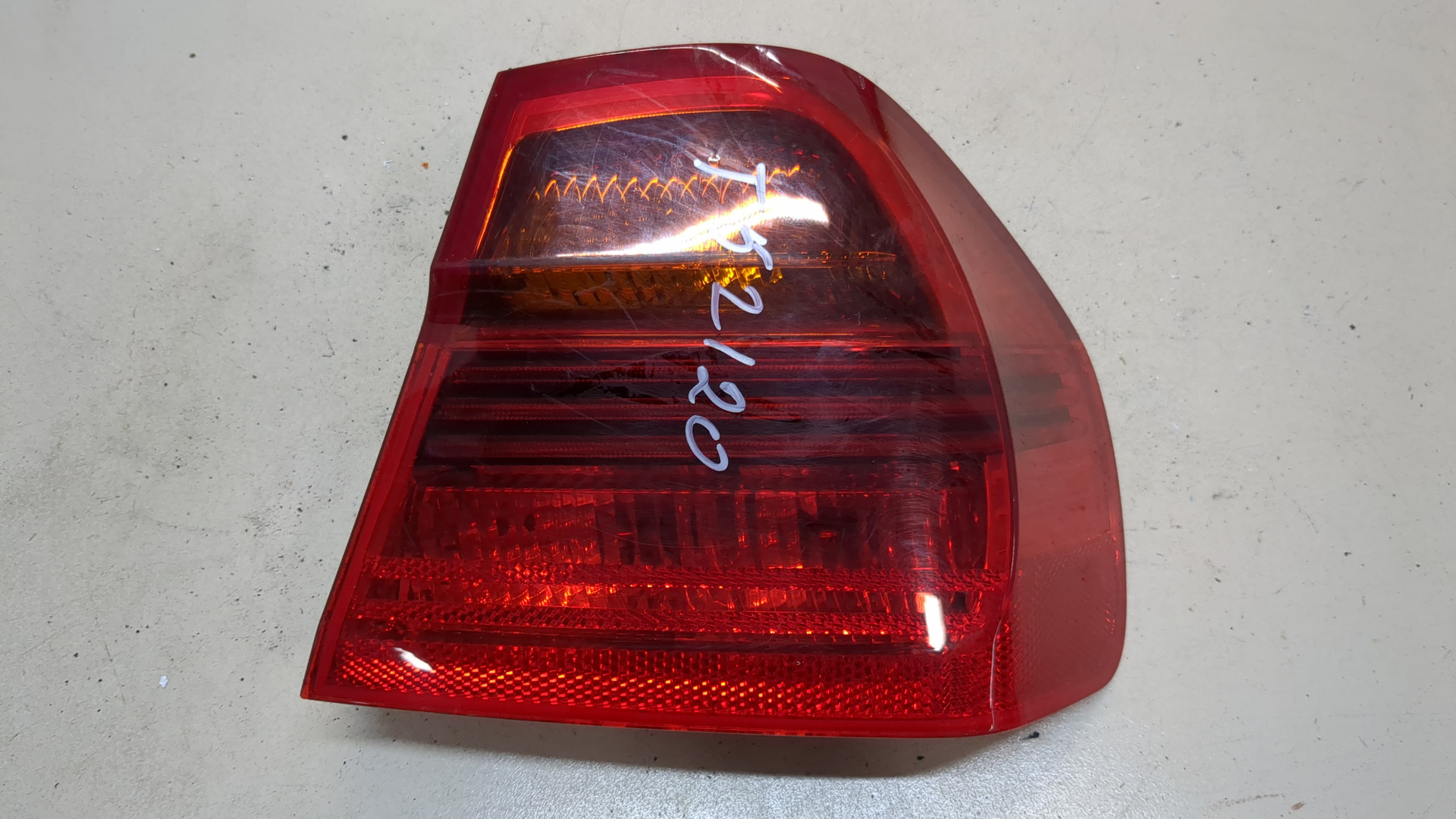 Фонарь задний правый