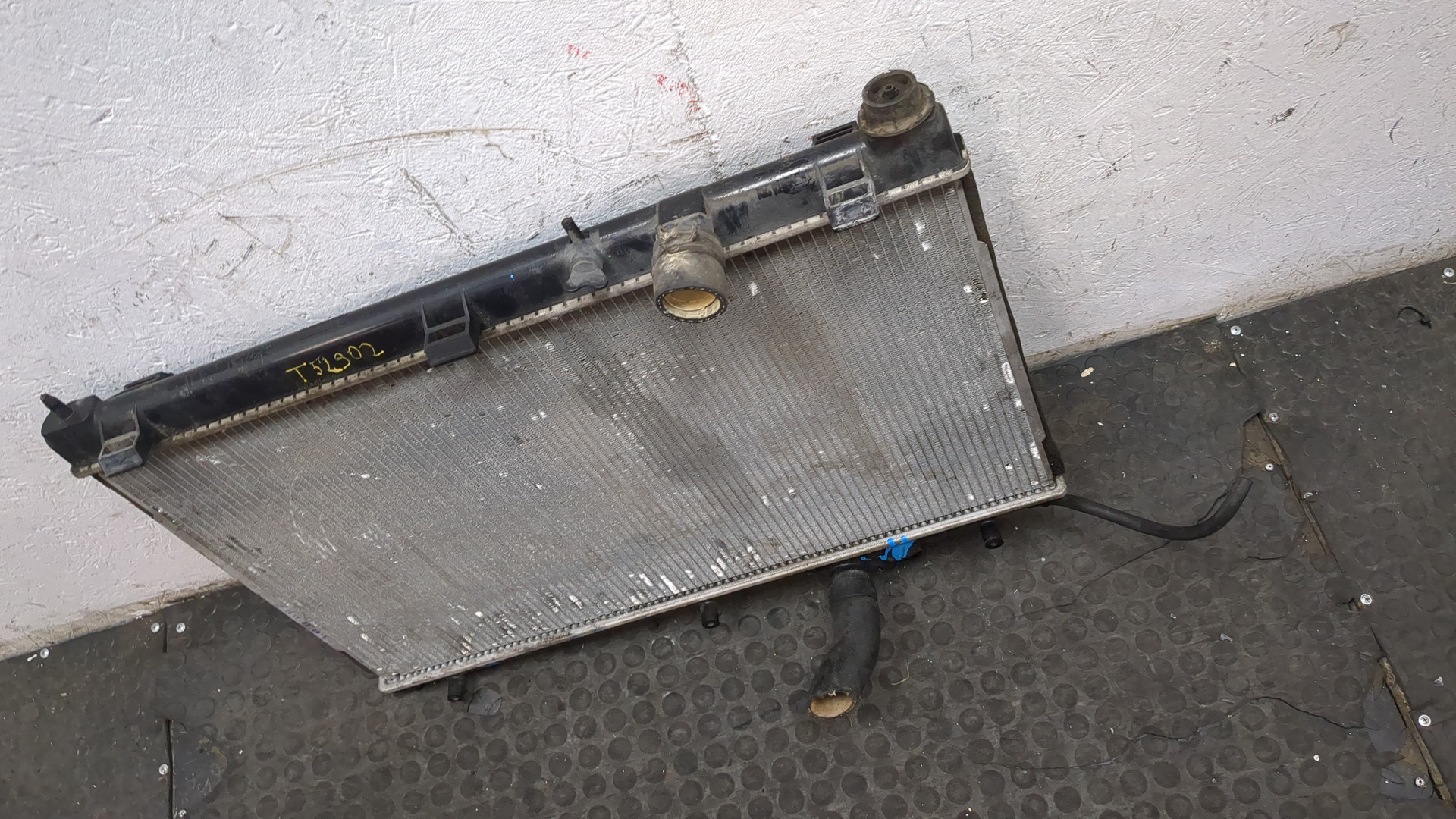 Радиатор охлаждения двигателя основной