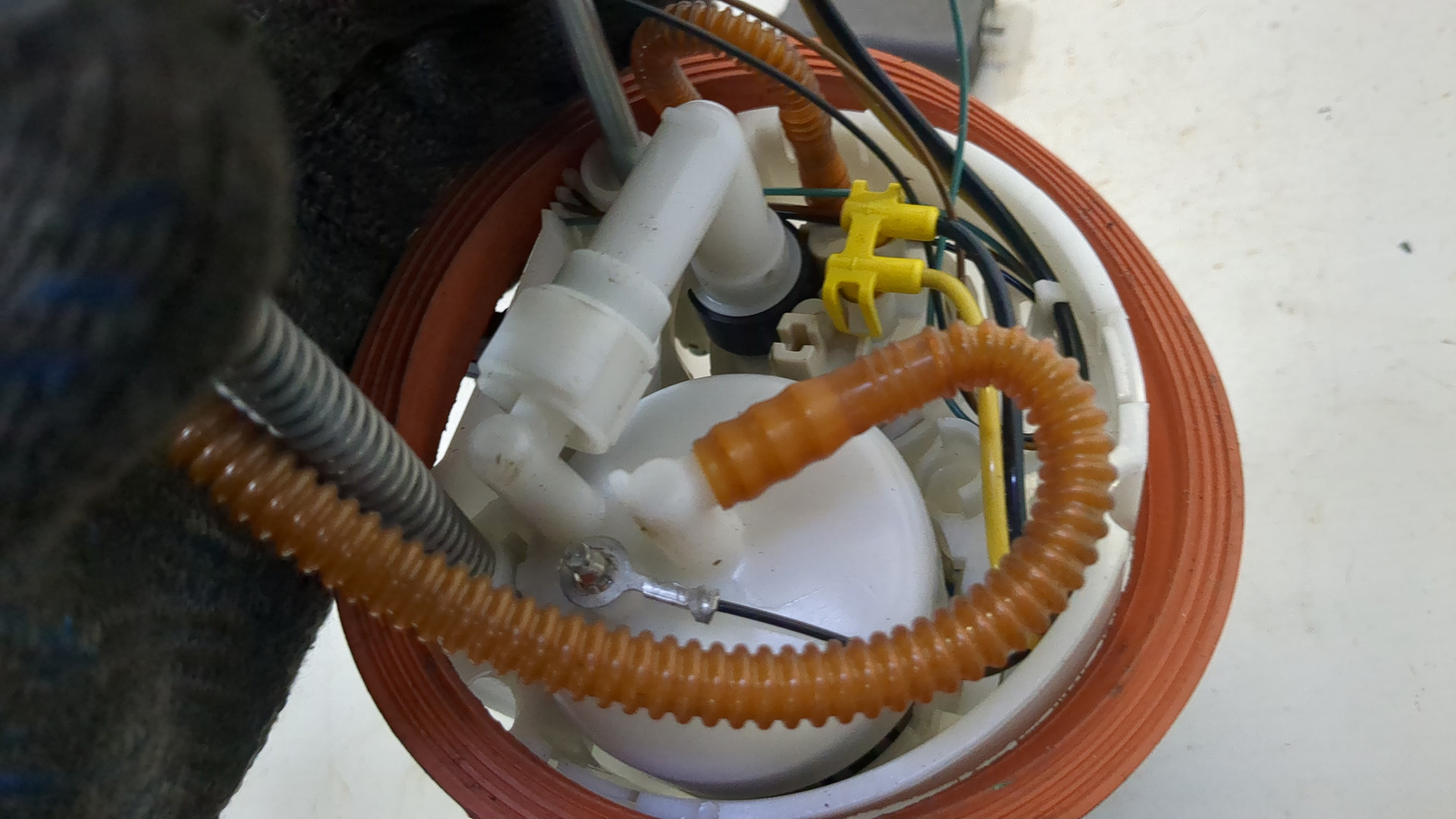 Насос топливный электрический