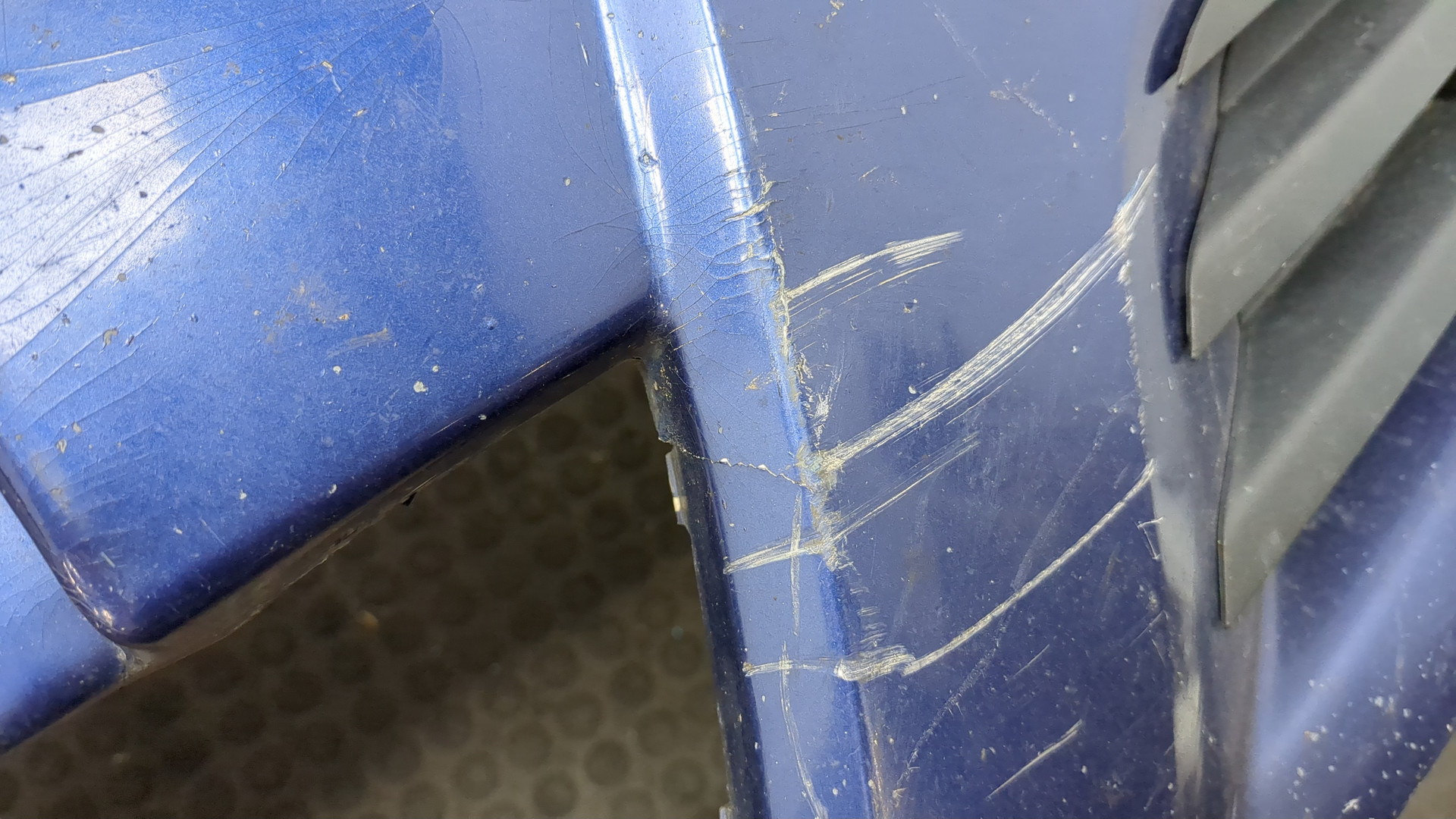 Бампер передний