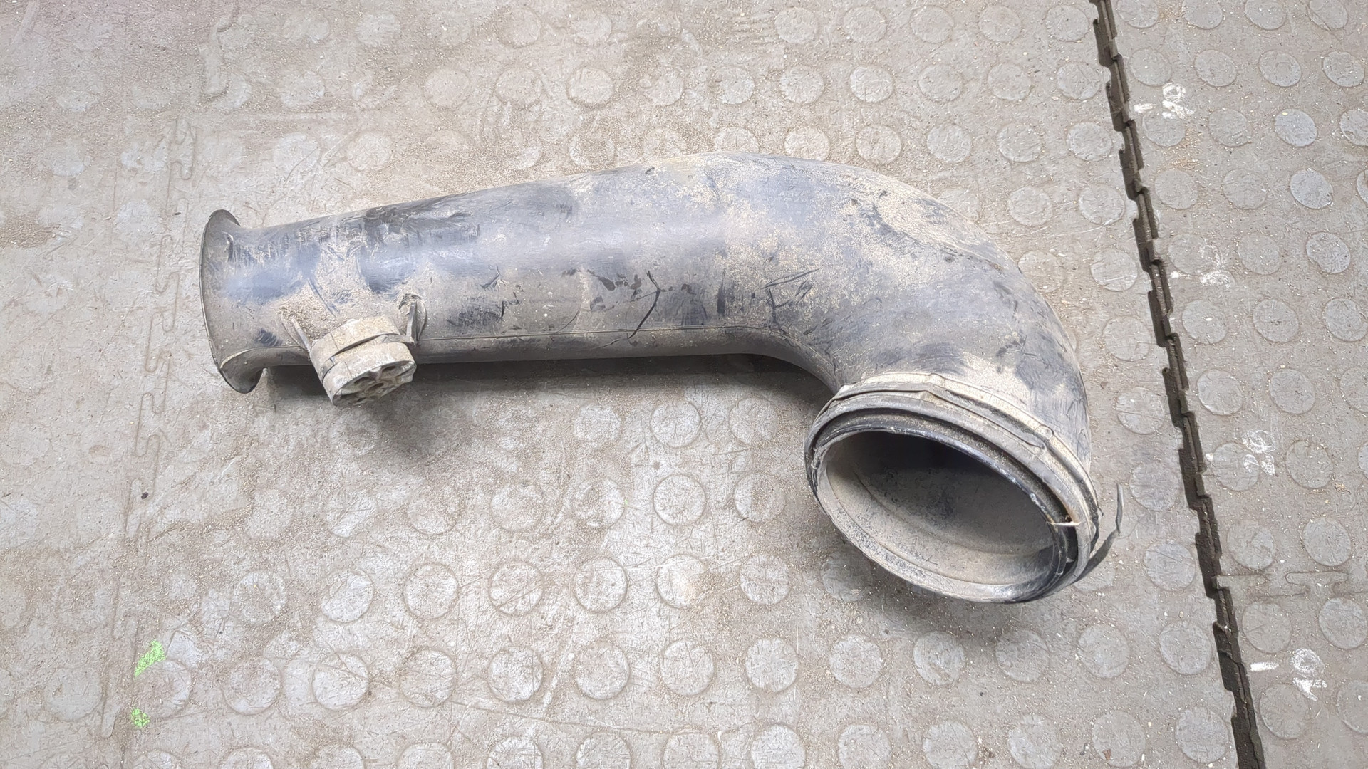 Патрубок воздушного фильтра