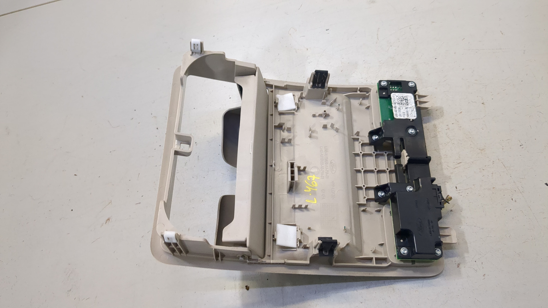 Плафон салонный