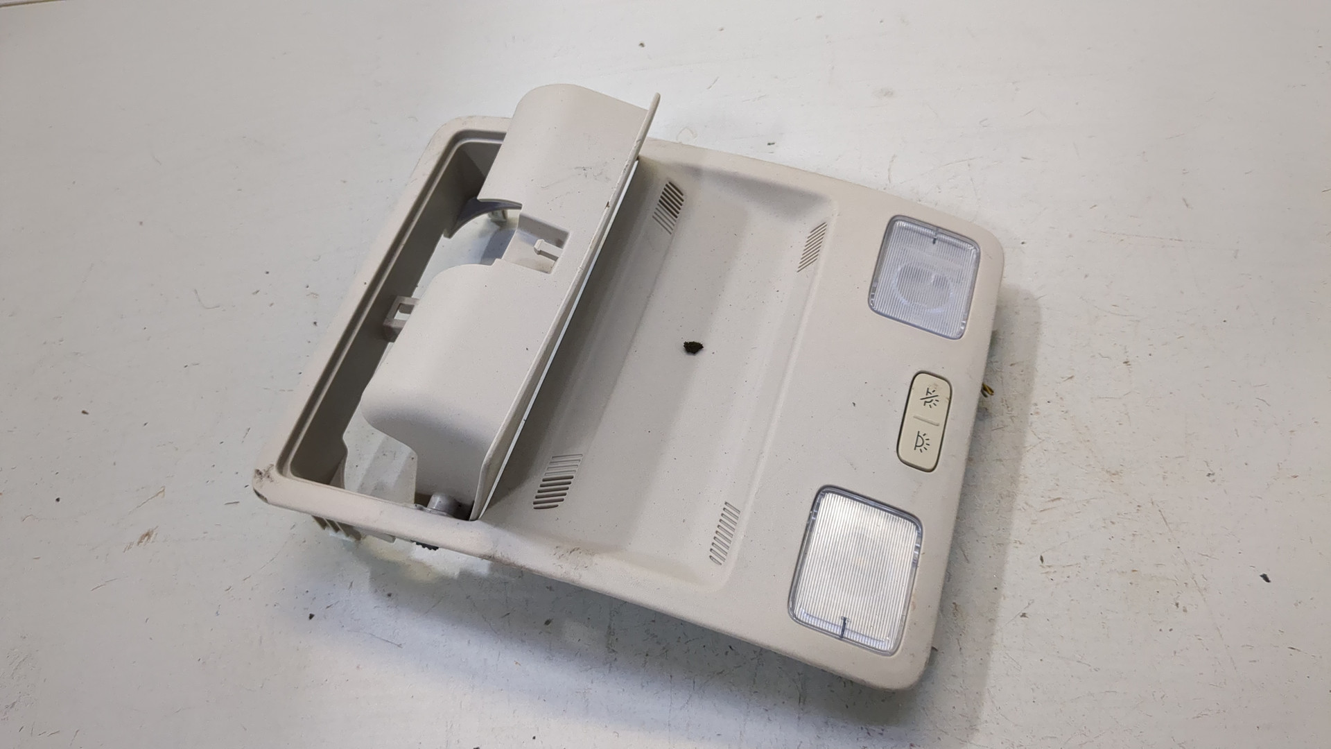 Плафон салонный