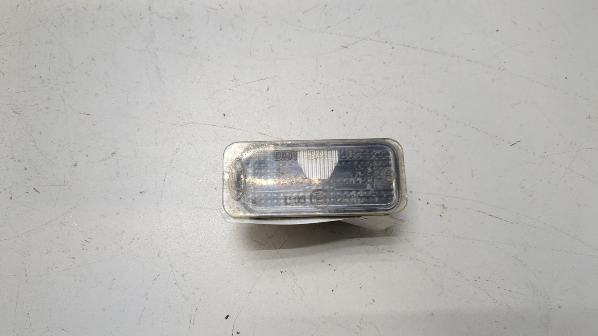 Фонарь подсветки номера