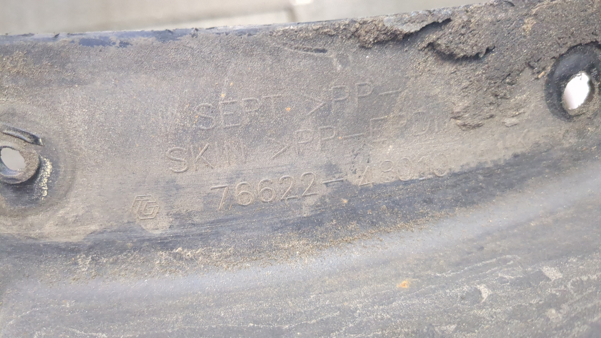 Брызговик передний левый