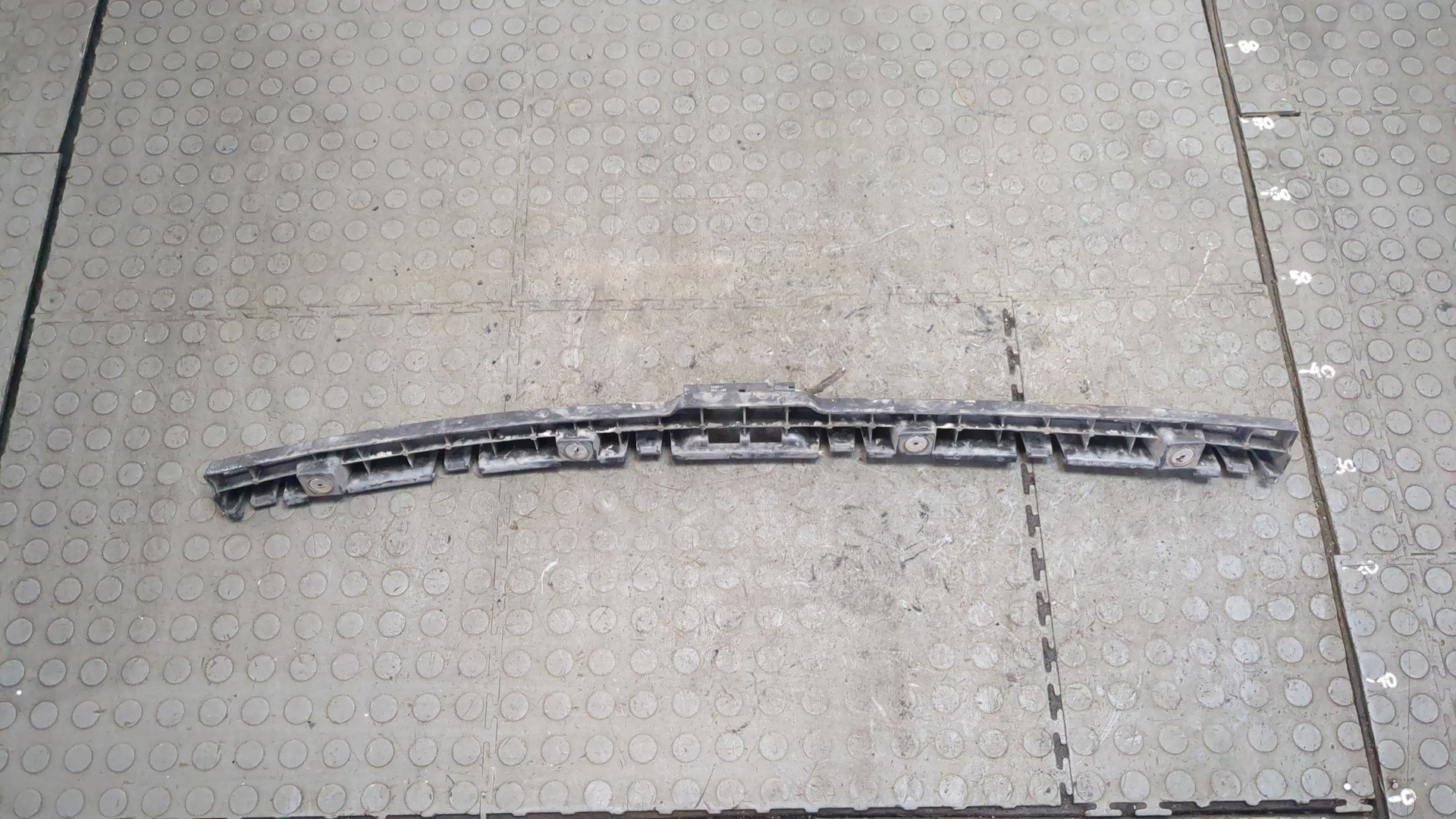 Кронштейн заднего бампера