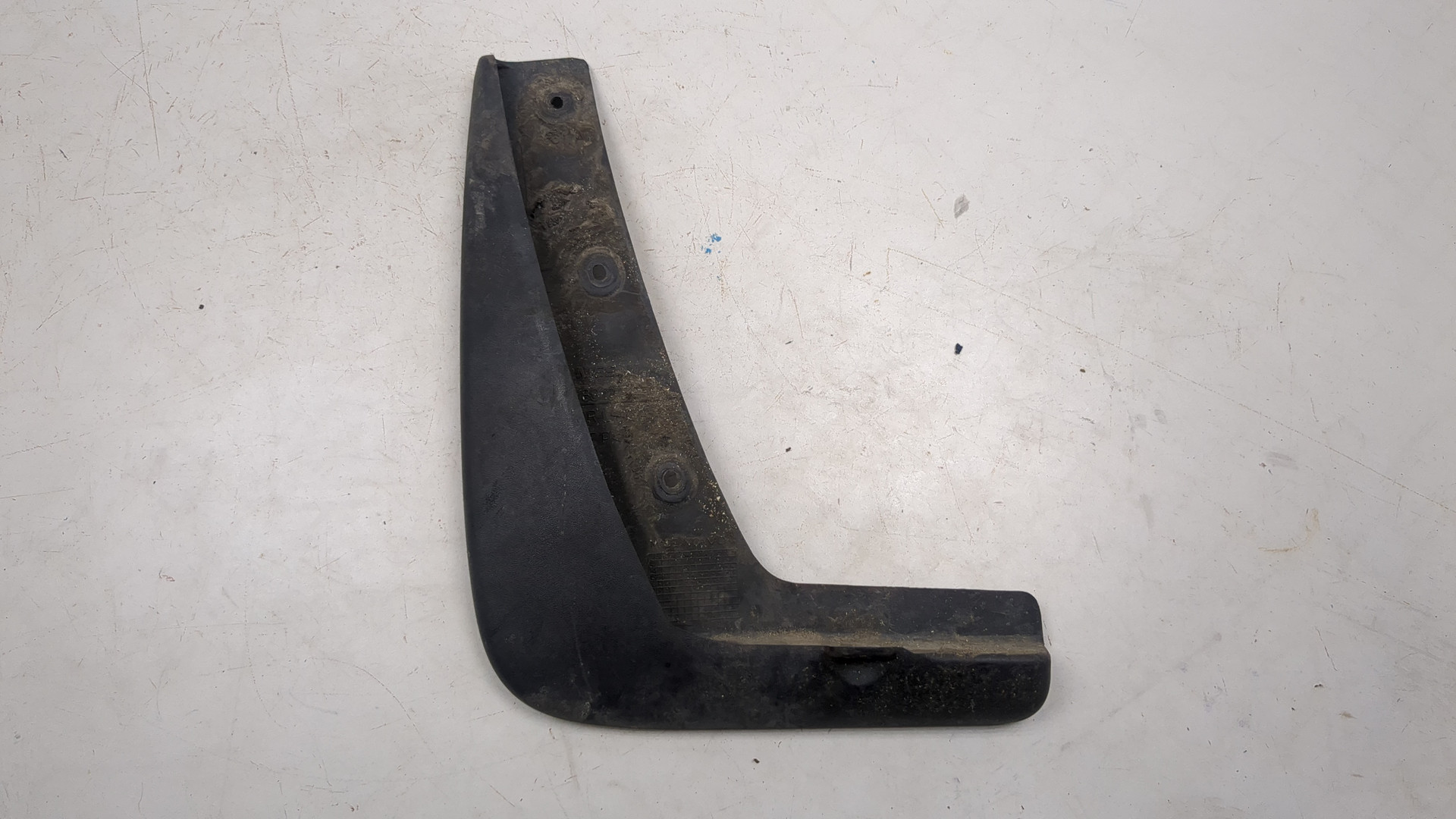 Брызговик задний левый