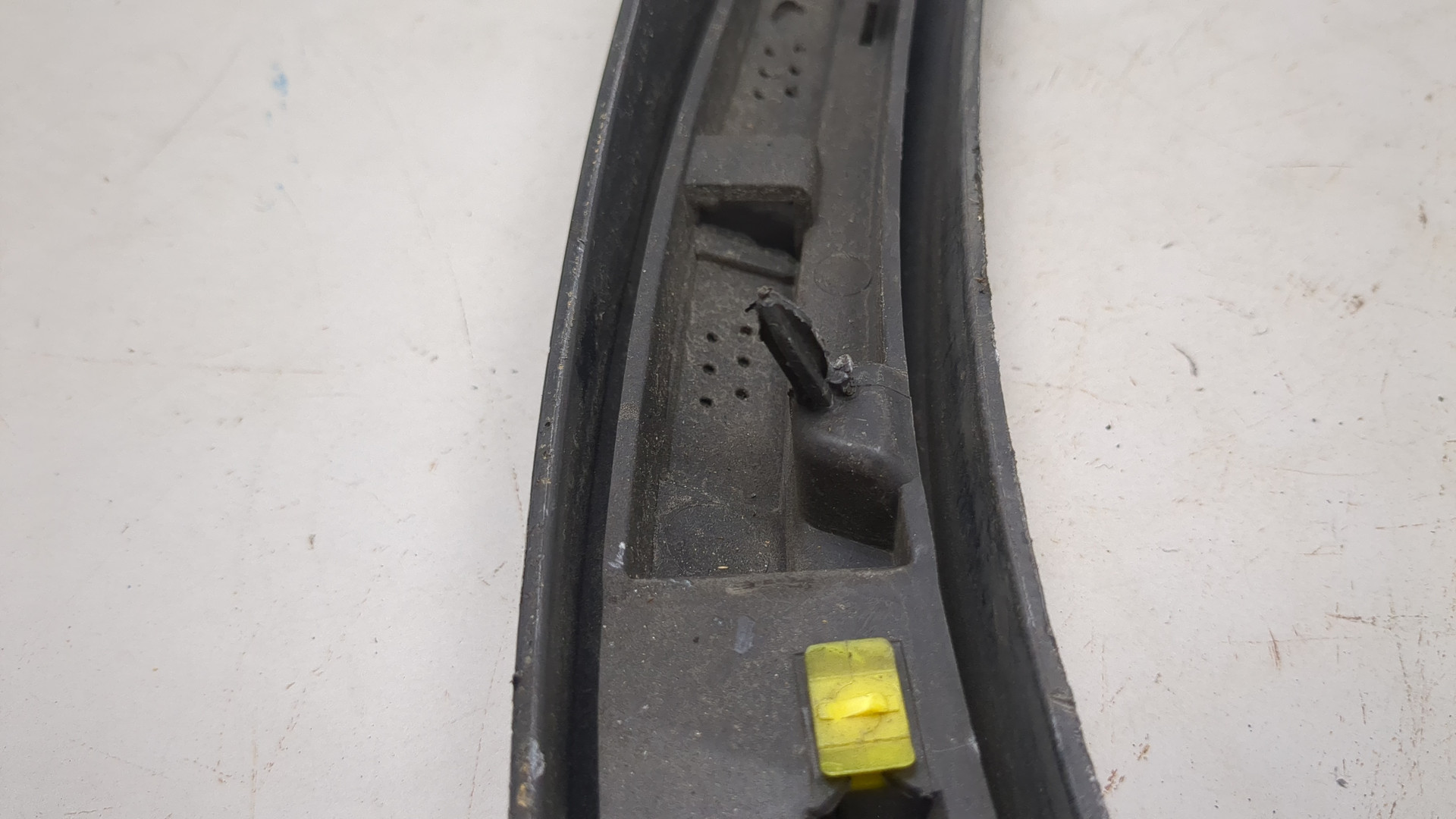 Накладка заднего крыла левого