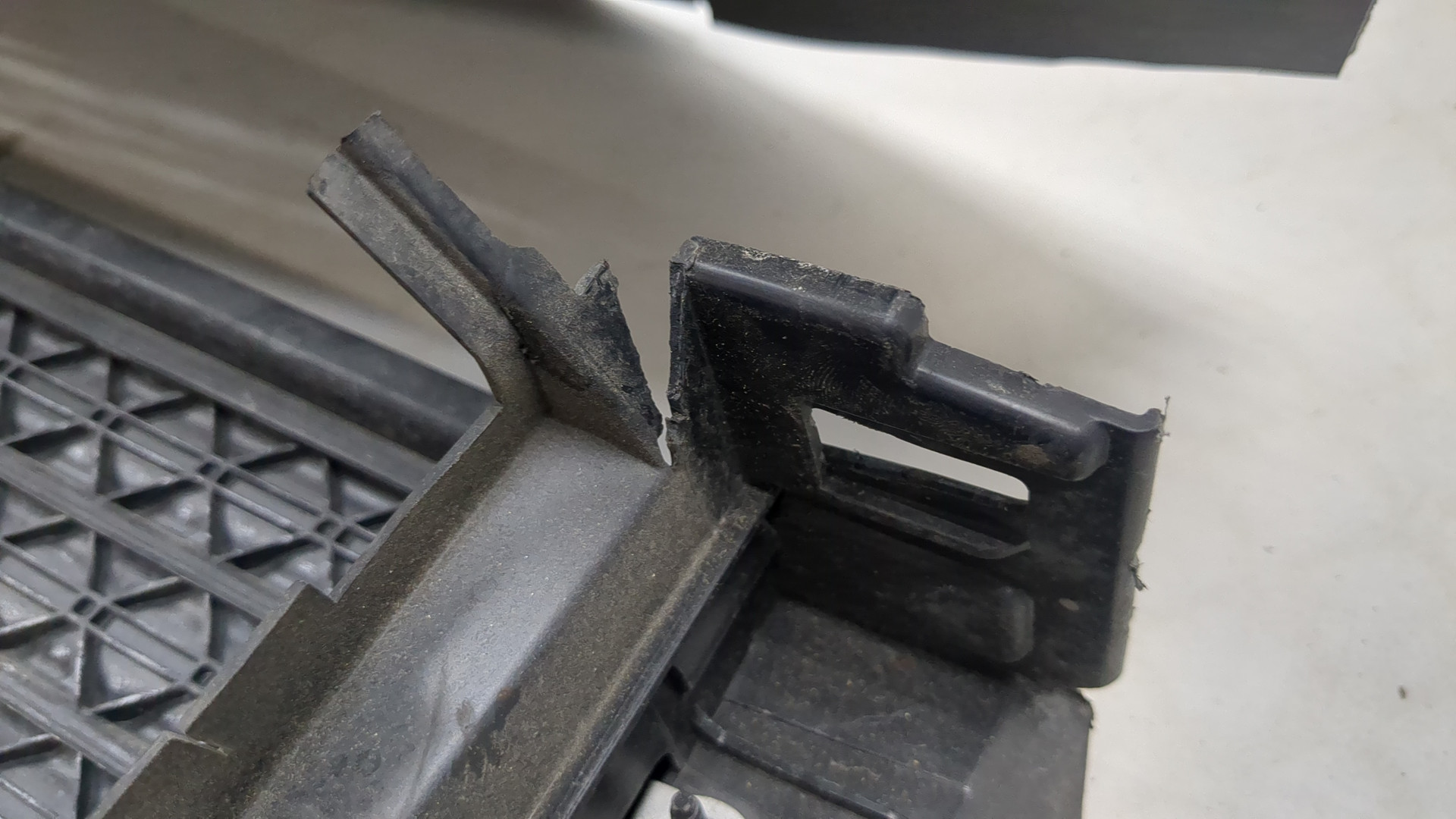 Жалюзи (воздуховод) бампера переднего