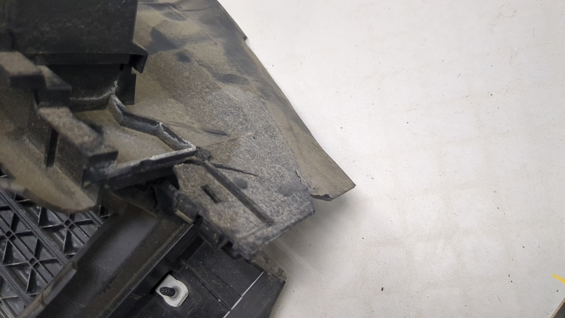 Жалюзи (воздуховод) бампера переднего