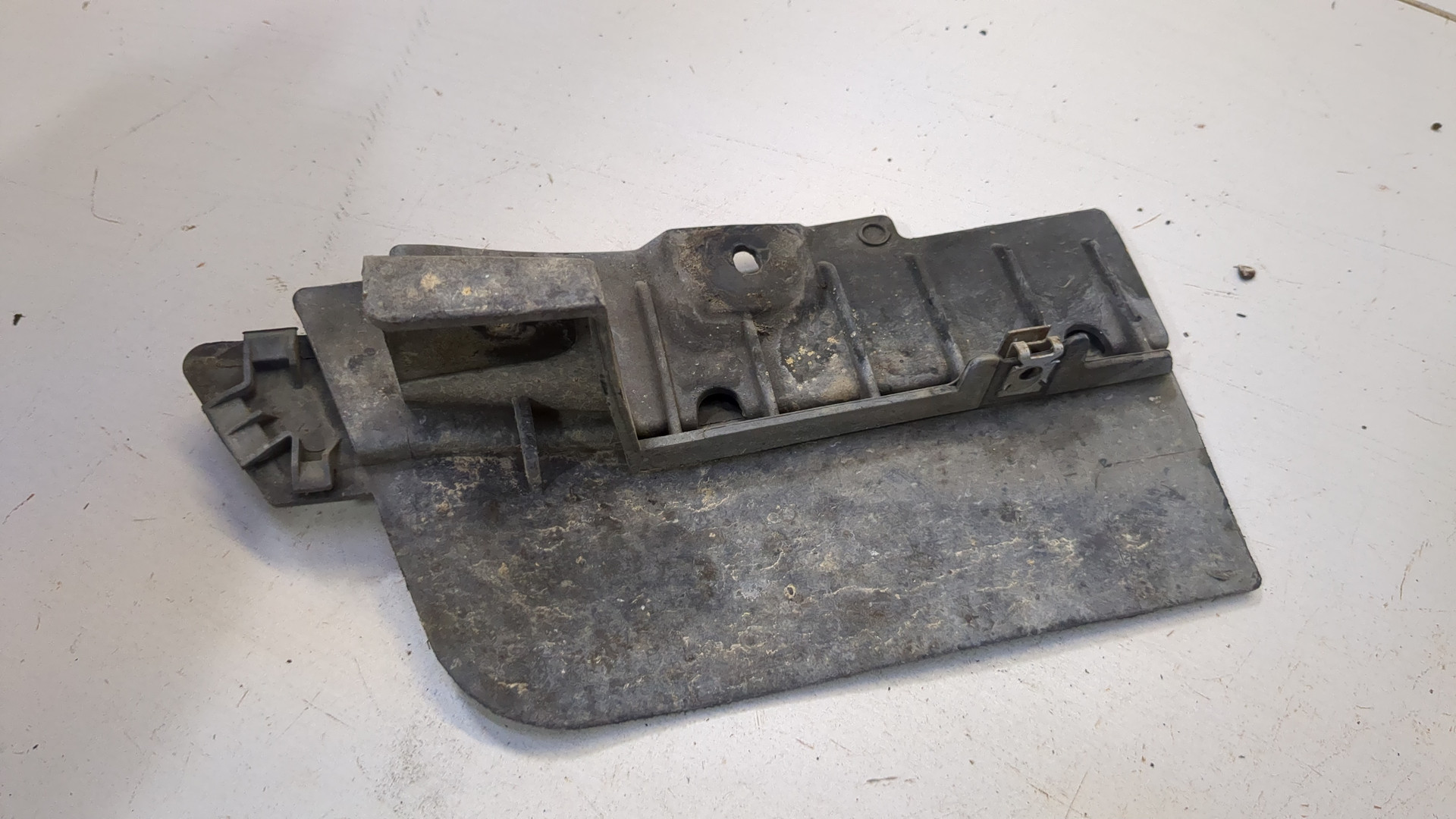 Брызговик задний правый