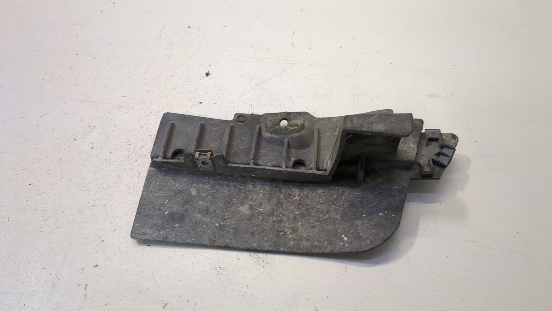 Брызговик задний левый