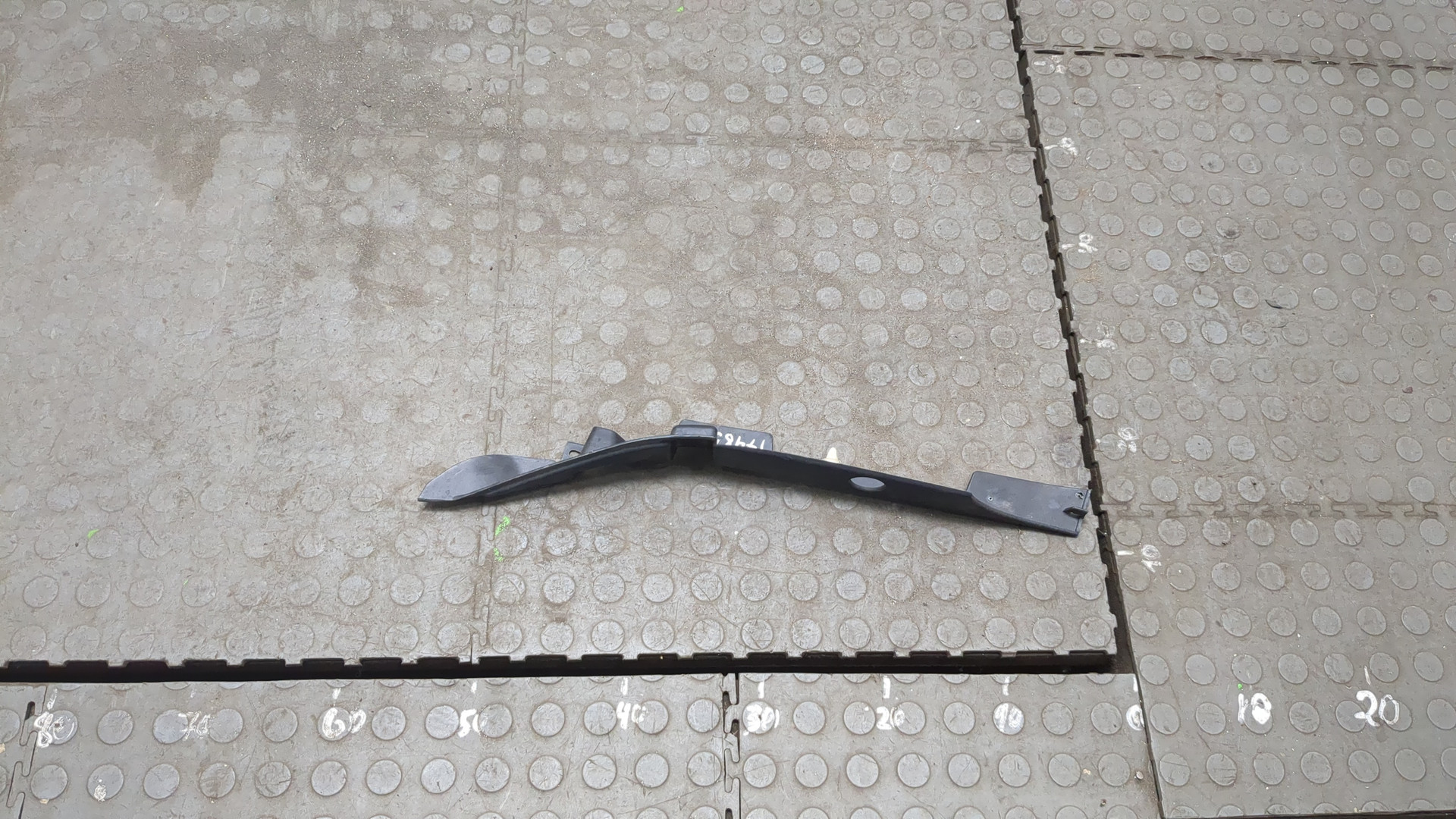 Накладка переднего крыла левого