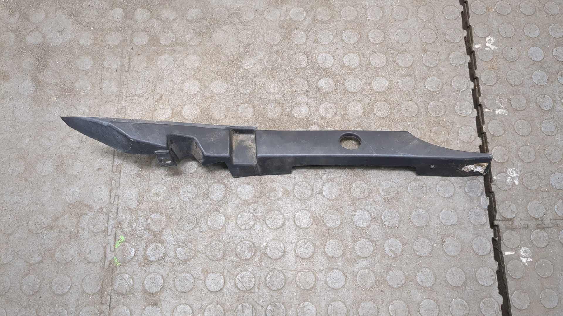 Накладка переднего крыла левого