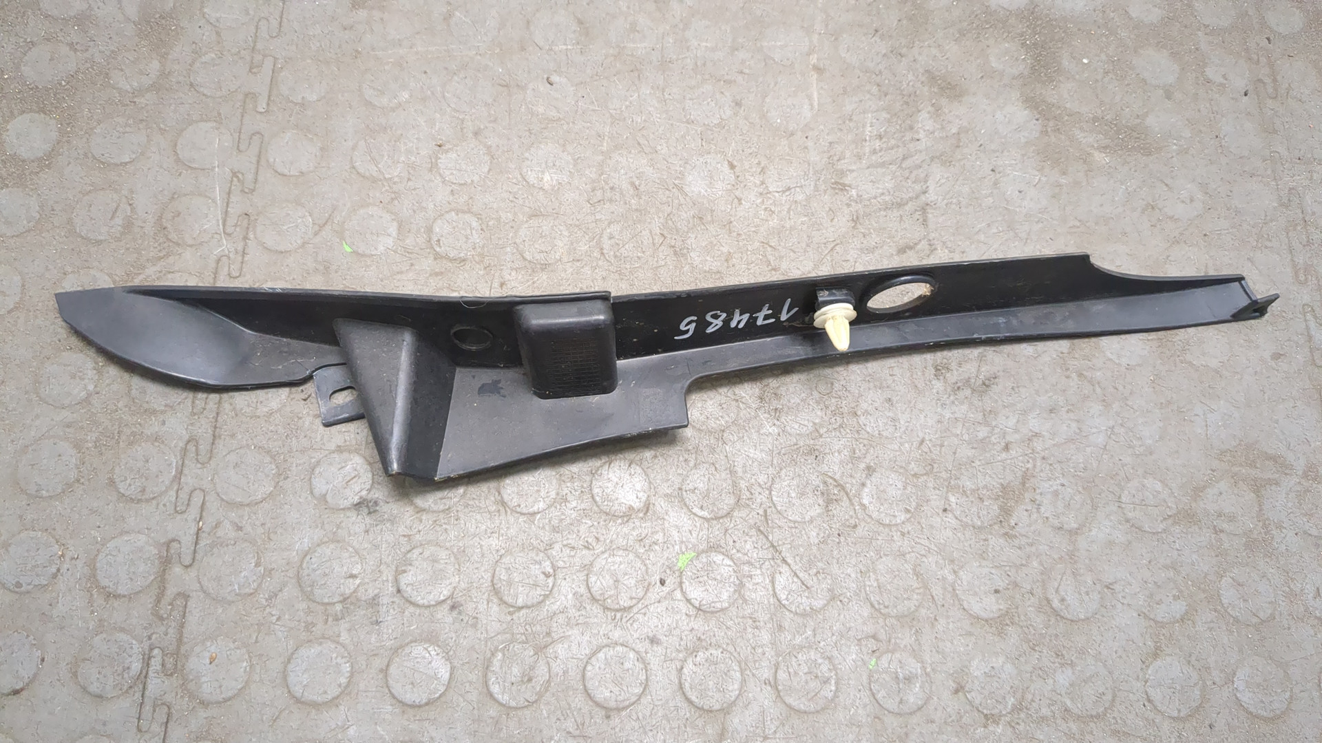 Накладка переднего крыла правого