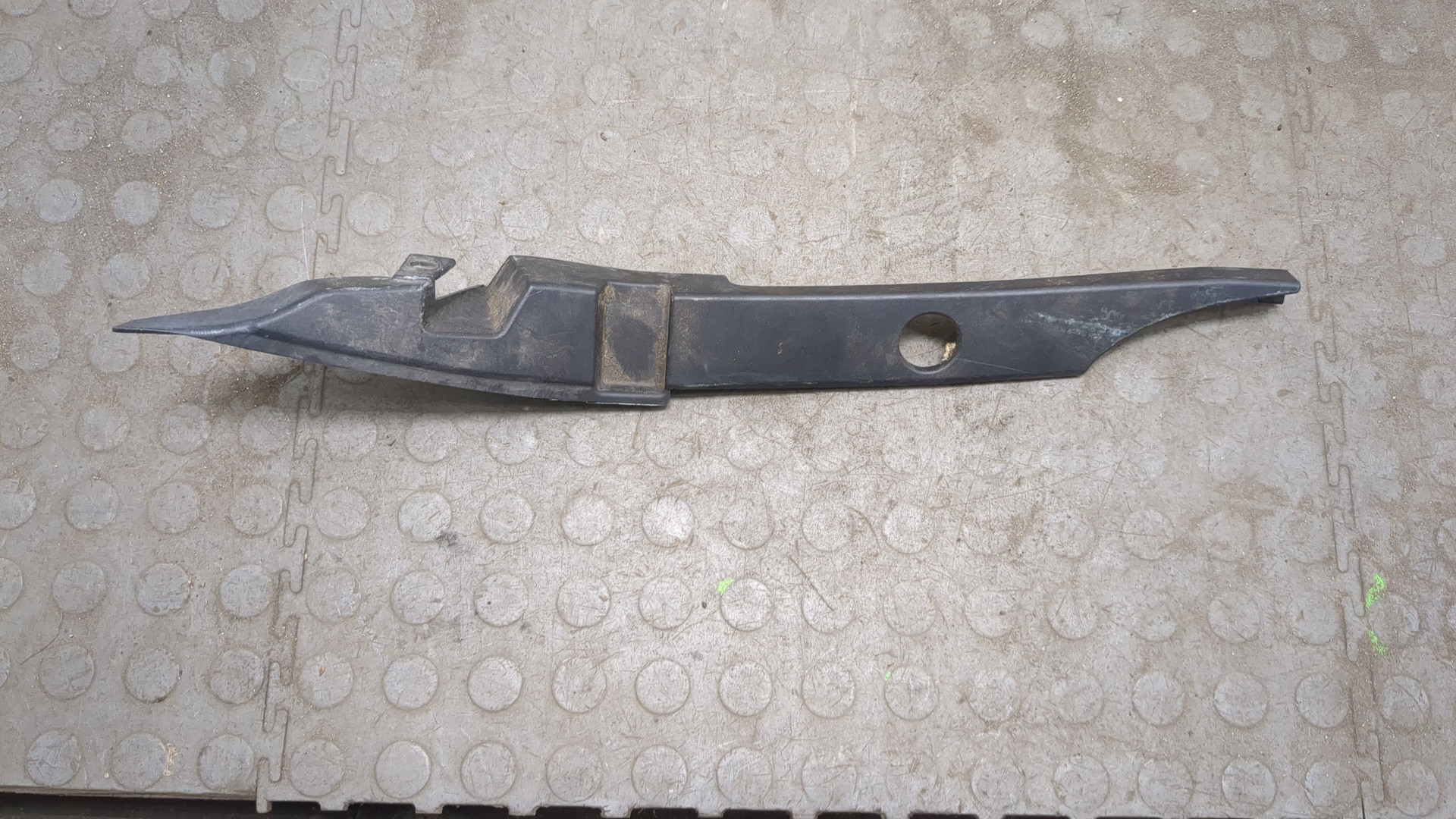 Накладка переднего крыла правого